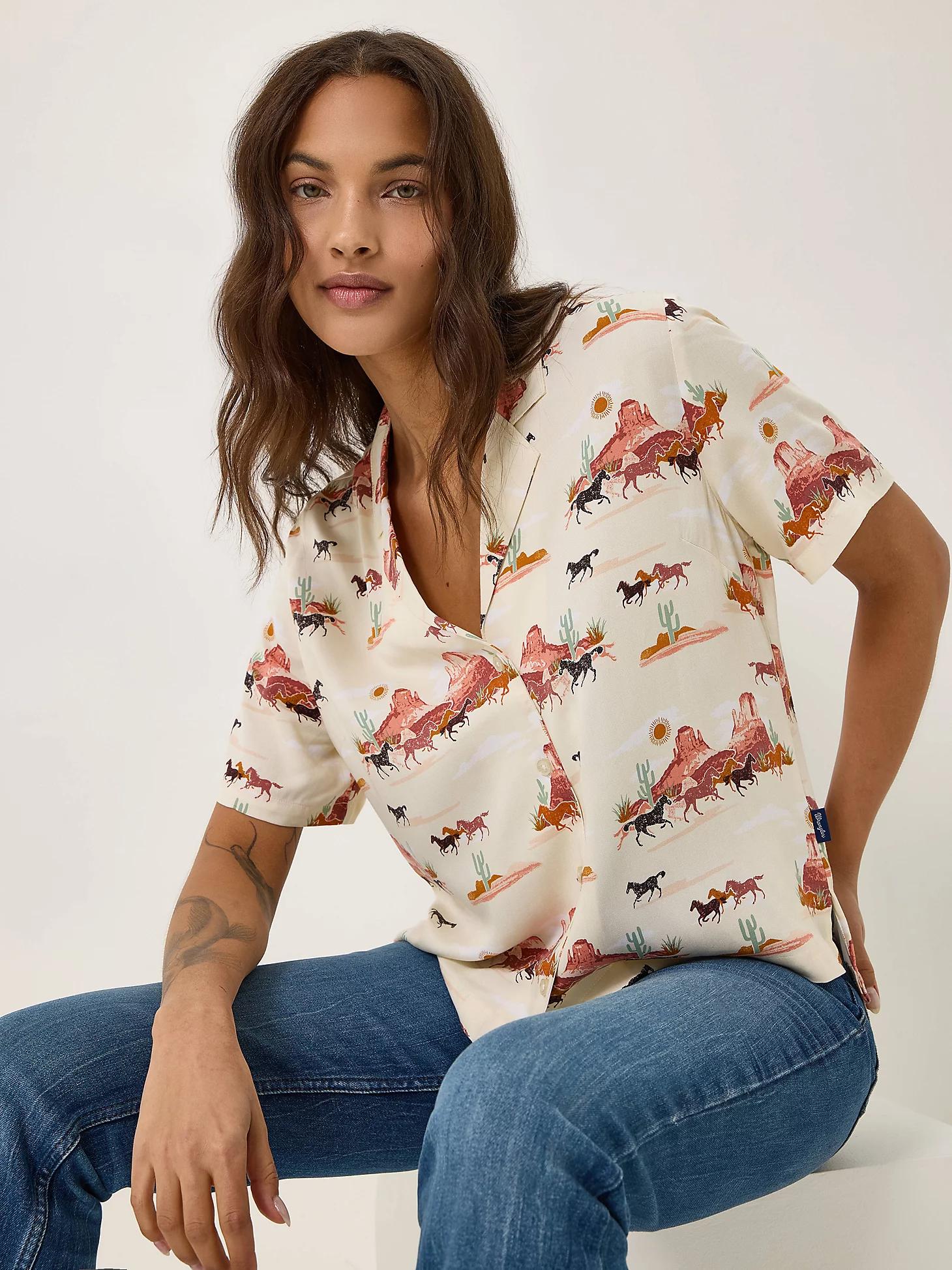 Women's Wrangler Retro® Cowgirl Camp Shirt in Ditsy Cowboy Product Image