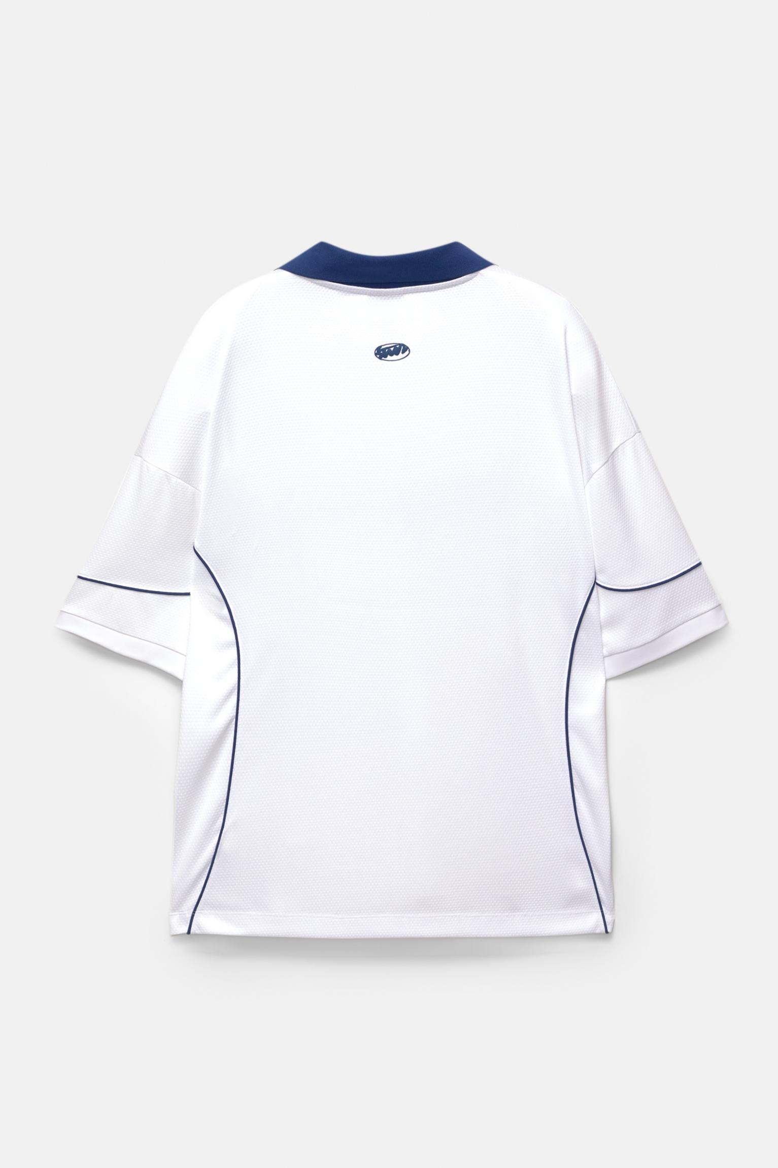 White polo collar T-shirt Product Image