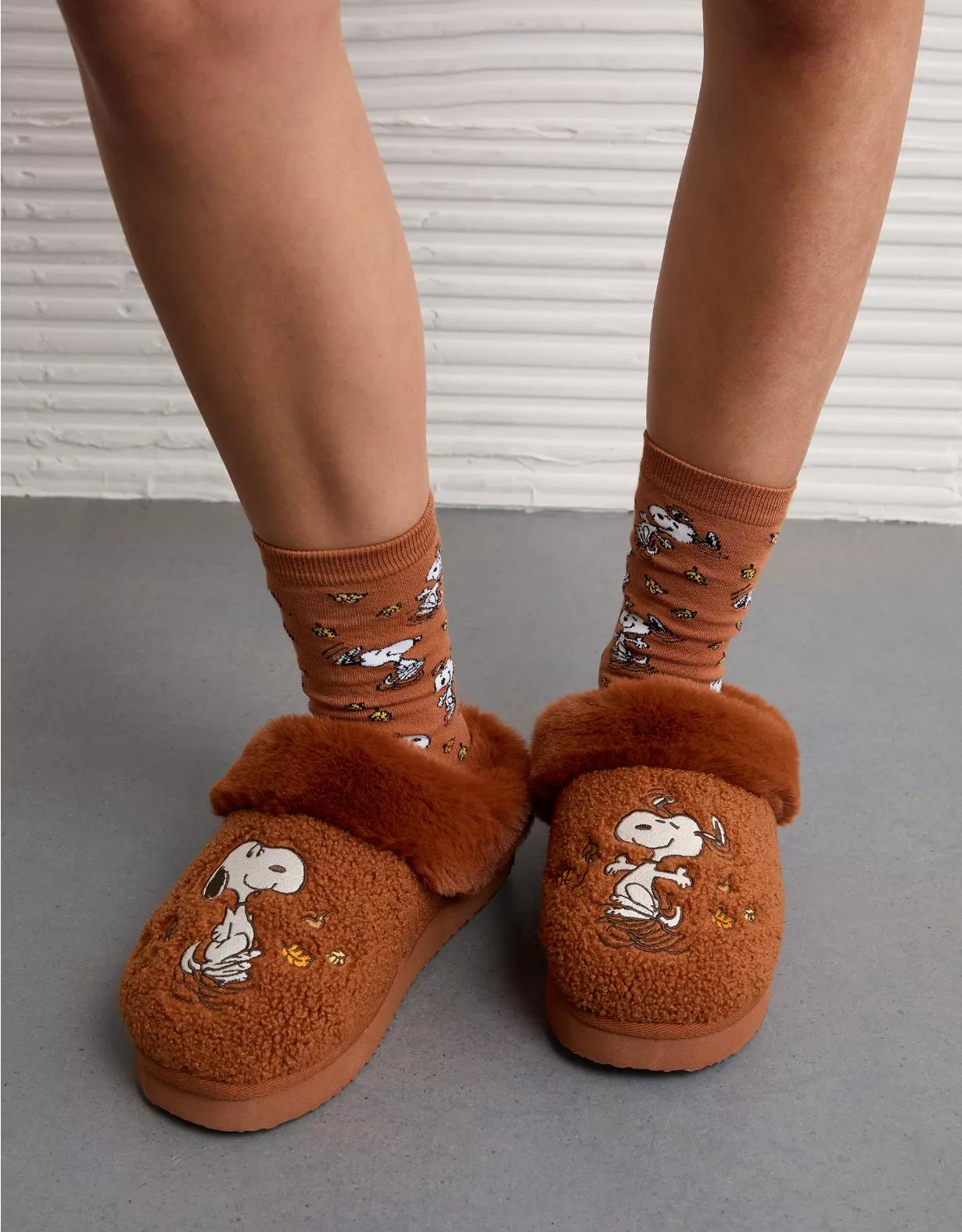 AE Snoopy Fall Scuff Slipper Women's Product Image