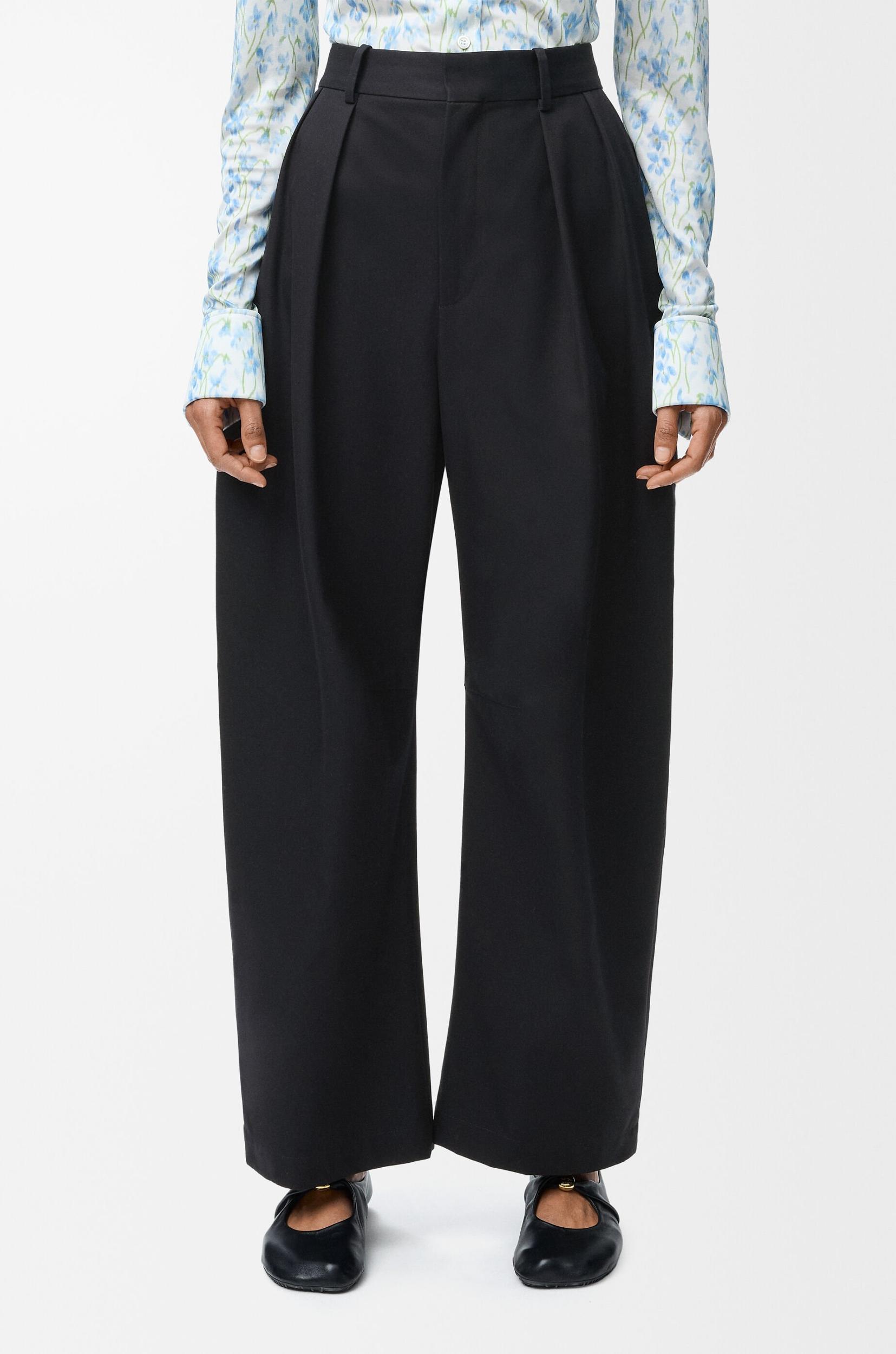 Barrel trousers in cotton and silk Product Image