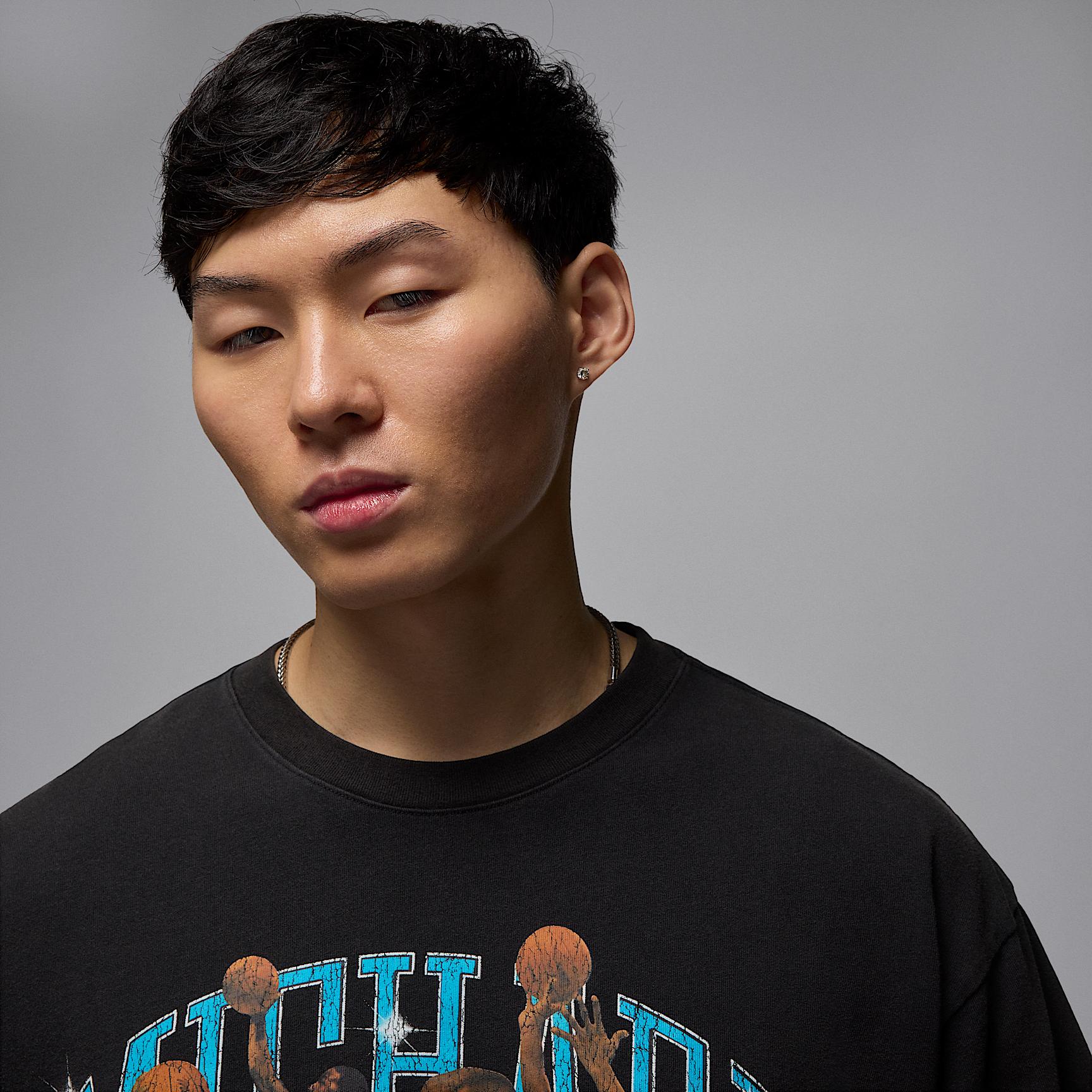 Men's Jordan Flight Essentials Graphic T-Shirt Product Image