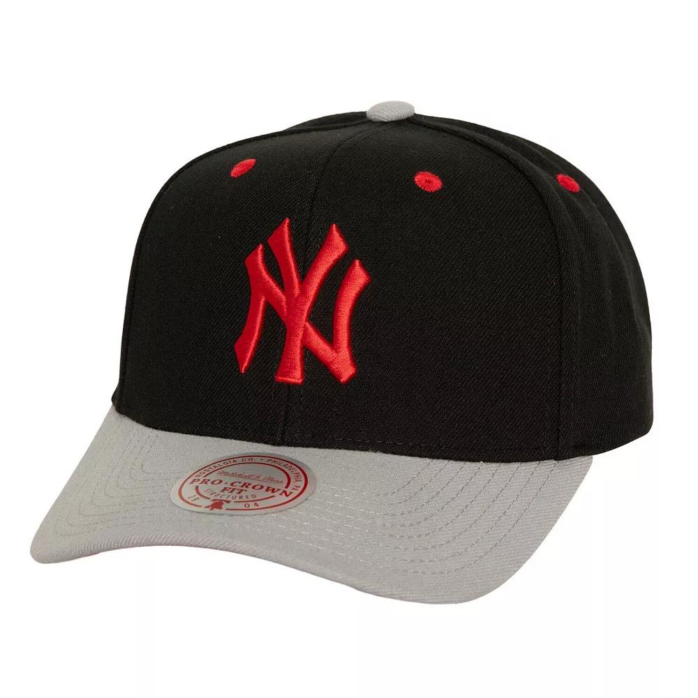 Men's Mitchell & Ness Black New York Yankees Bred Pro Adjustable Hat Product Image