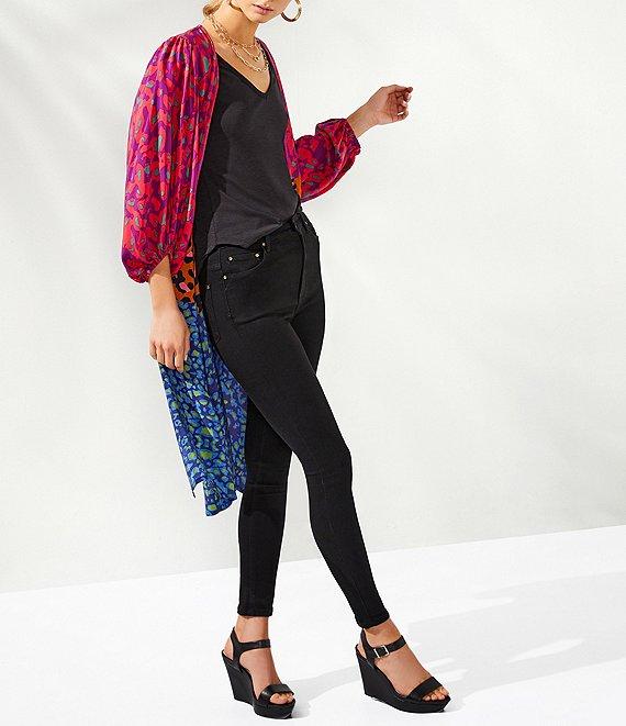 A Loves A V-Neck Short Sleeve Shirttail Hem Knit Shirt Product Image