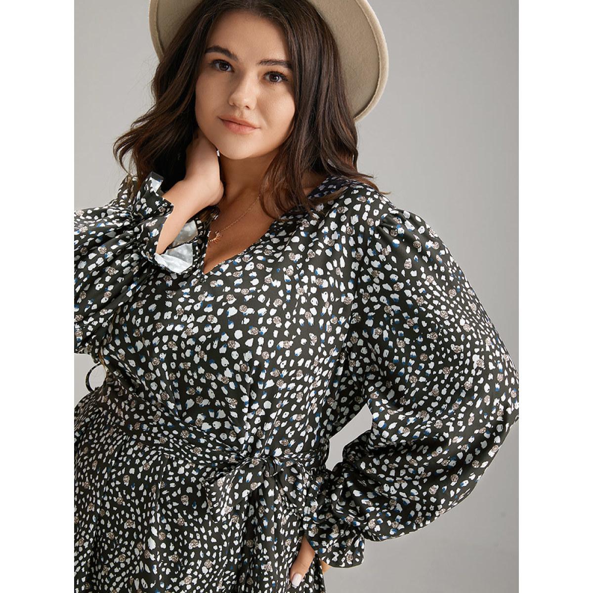 Plus Size Allover Print Elastic Waist Pocket Pleated Dress Black Women Vacation Elastic cuffs Notched collar Long Sleeve Curvy Midi Dress BloomChic 26/4X Product Image