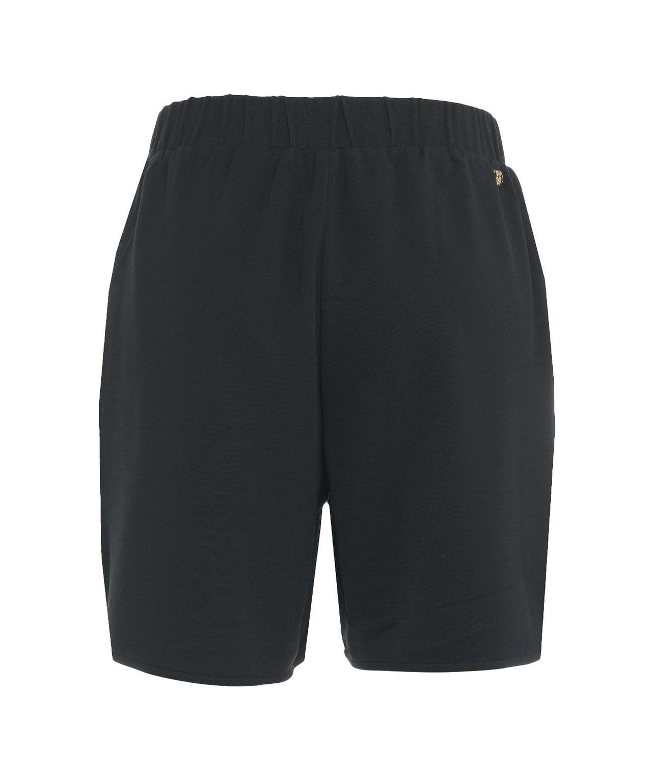 Shorts with applique Product Image