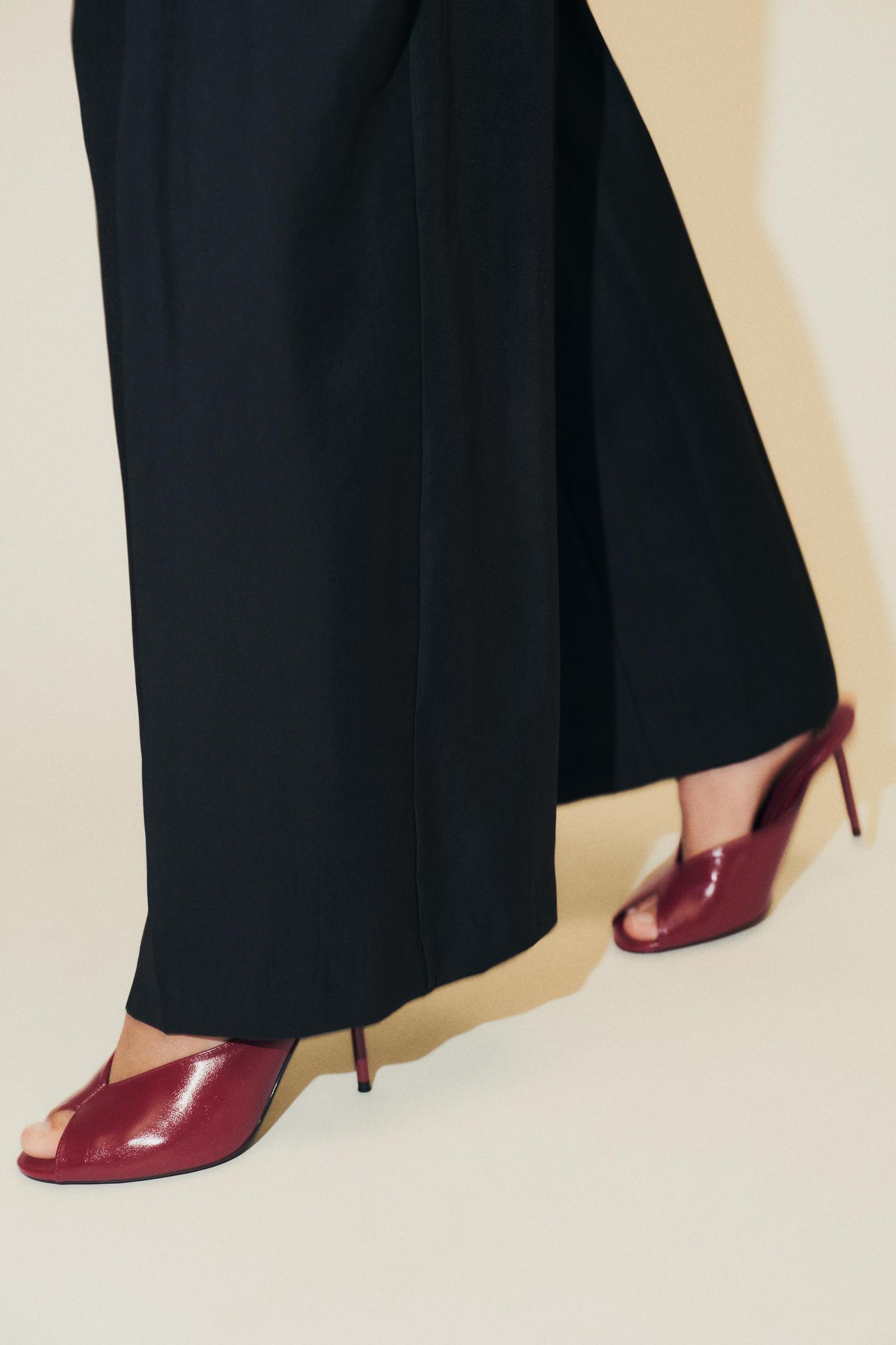 OPEN TOE SANDALS Product Image