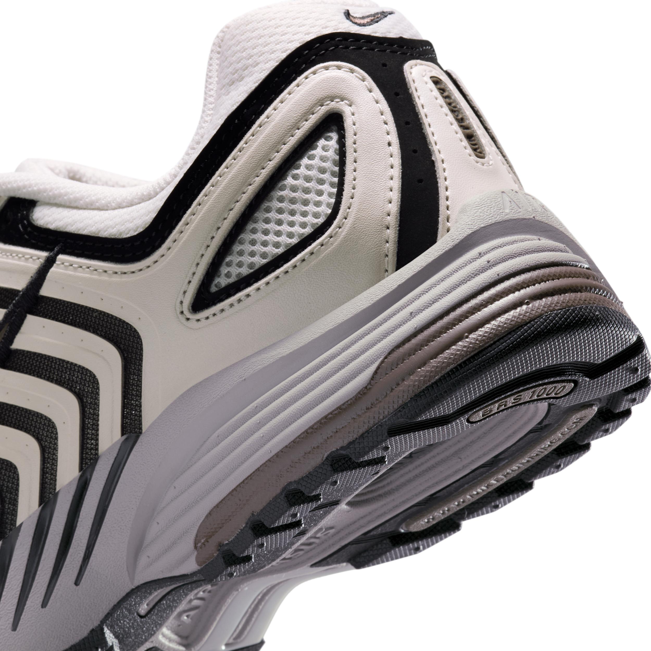 Nike Men's Air Pegasus 2005 Shoes Product Image