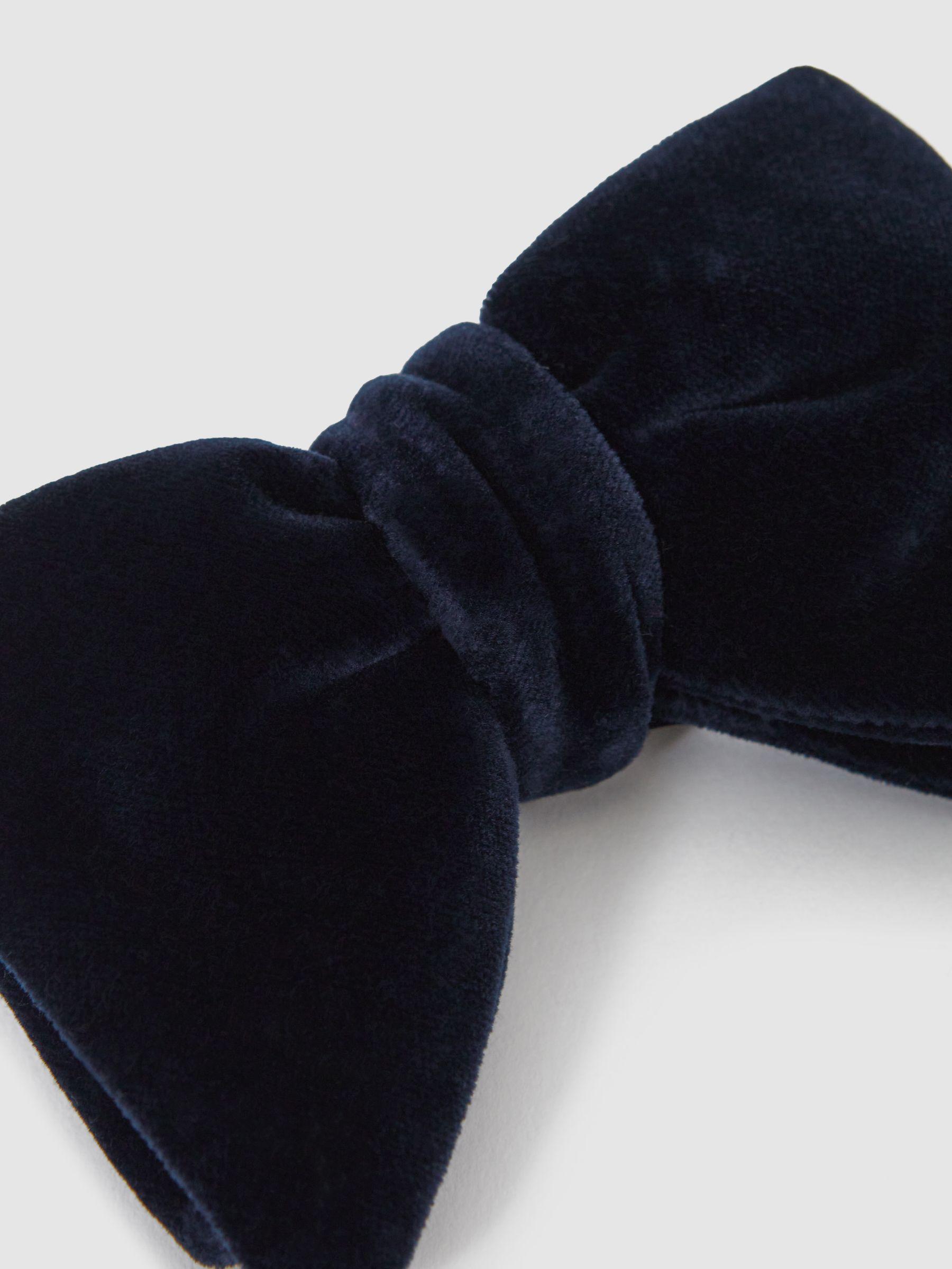Velvet Bow Tie in Navy Product Image