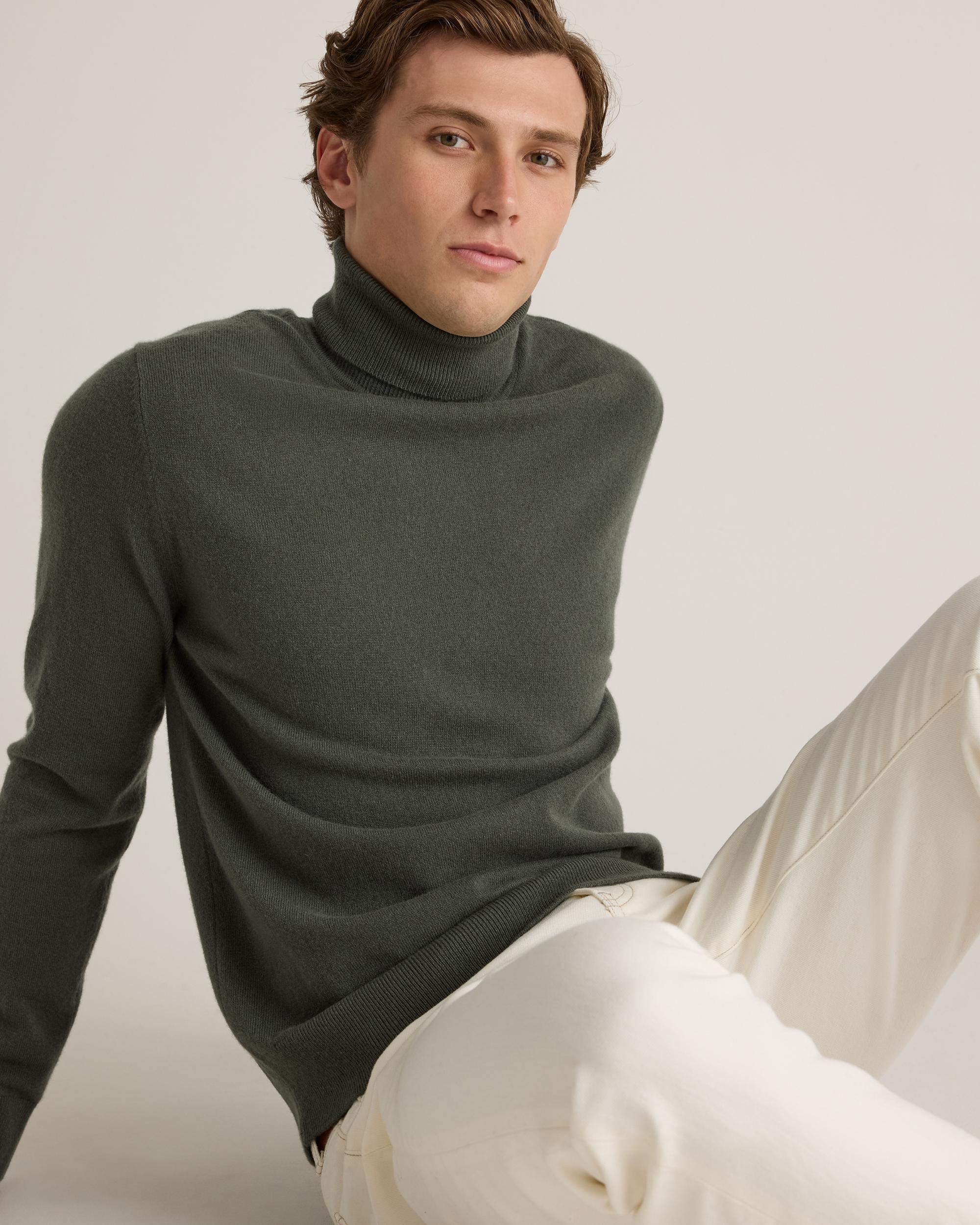 Quince | Men's Mongolian Cashmere Turtleneck Sweater Size XL Product Image