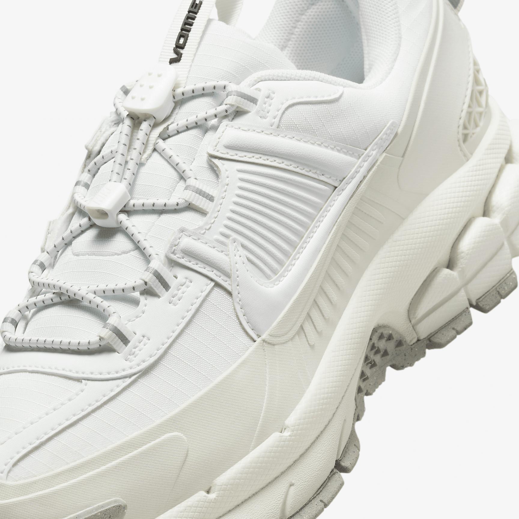 Womens Nike Zoom Vomero Roam Casual Shoes Product Image