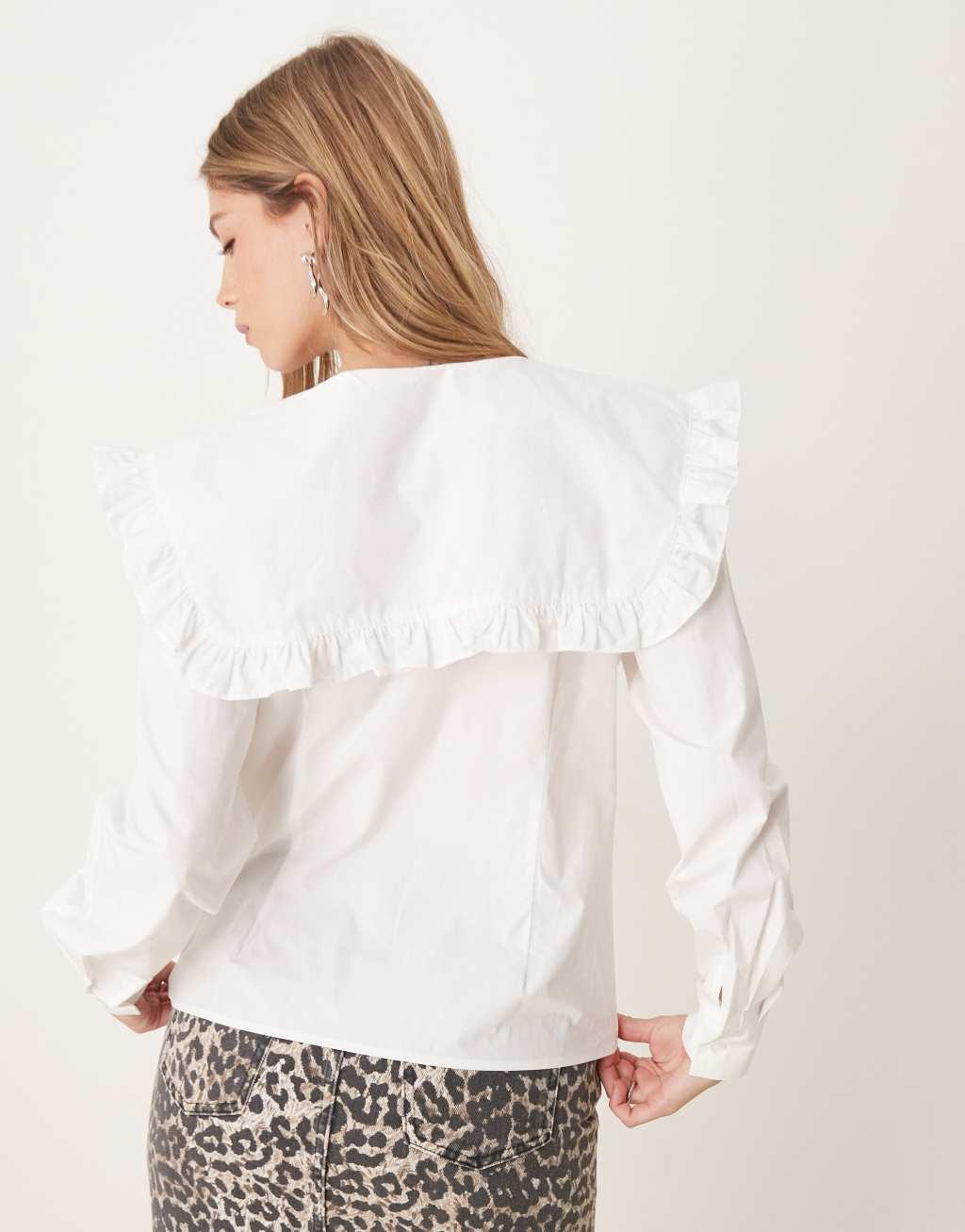 Ghospell oversized collar blouse in white Product Image