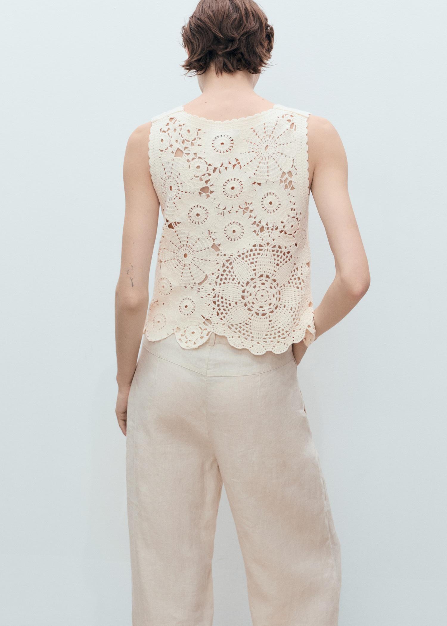 Crochet top with flowers - Women | MANGO USA Product Image
