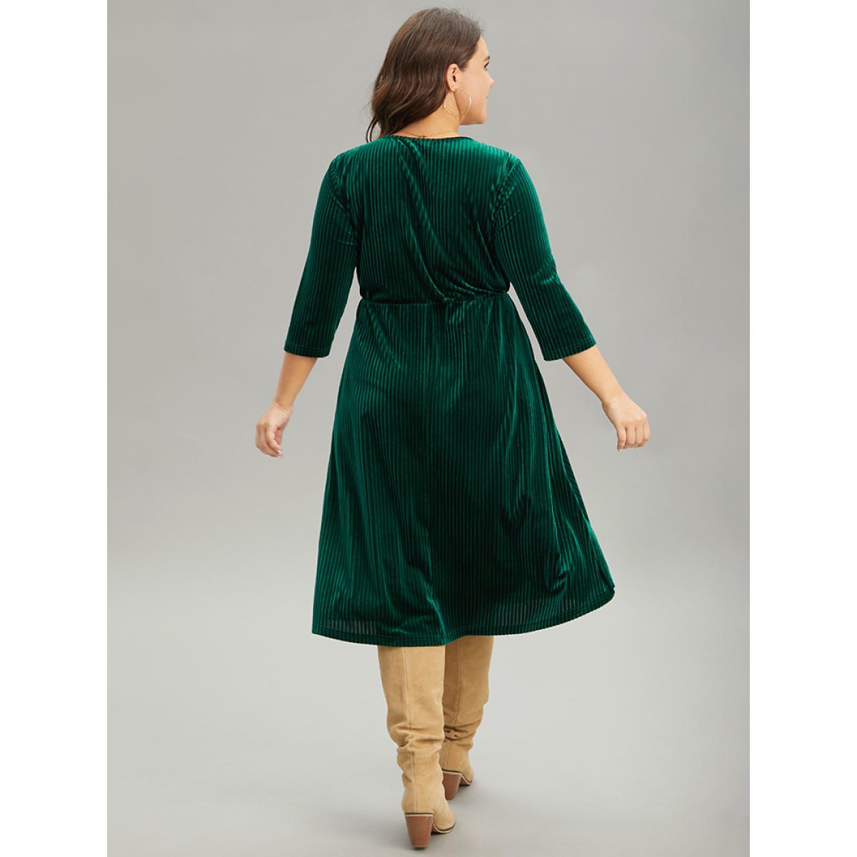 Plus Size Plain Velvet Elastic Waist Pocket Crew Neck Dress DarkGreen Women Elegant Velvet Round Neck Elbow-length sleeve Curvy Midi Dress BloomChic 12/L Product Image