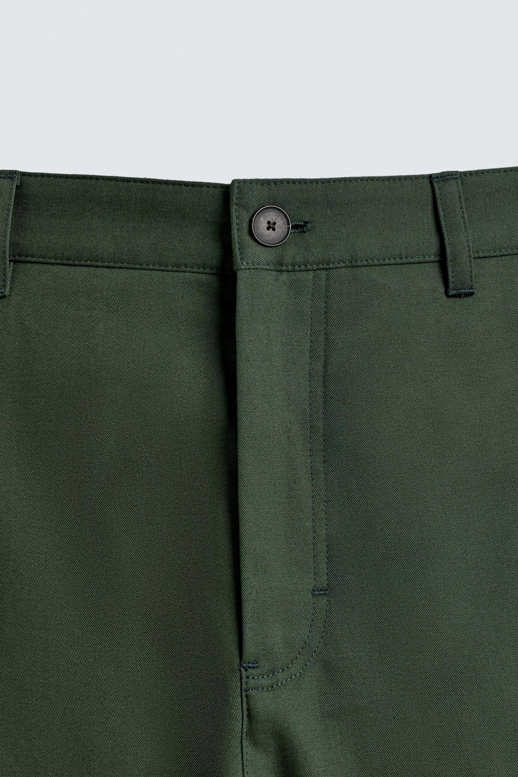 REGULAR FIT CARGO SHORTS Product Image