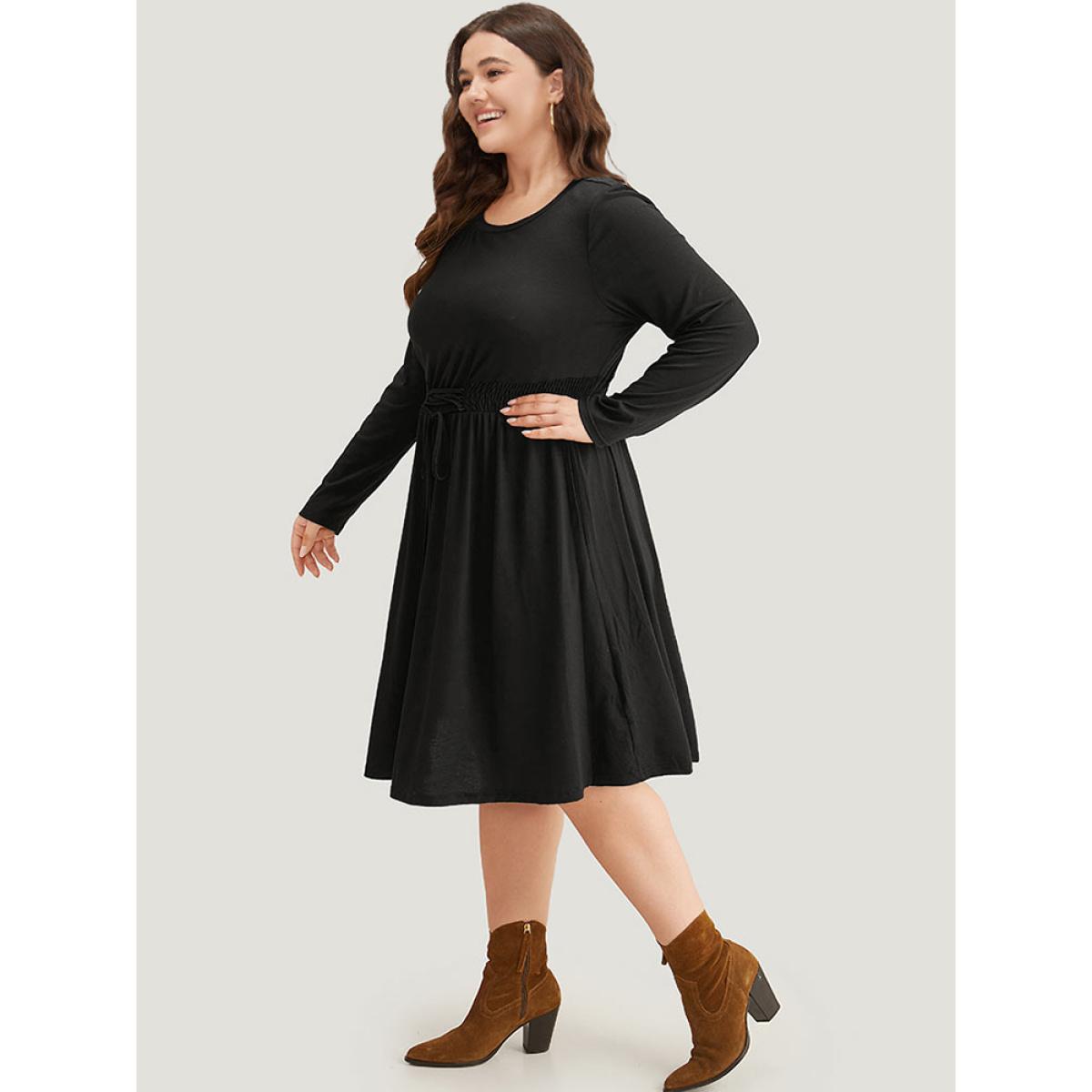 Plus Size Plain Lace Up Shirred Pocket Round Neck Dress Black Women Casual Plain Round Neck Long Sleeve Curvy Midi Dress BloomChic 30/6X Product Image