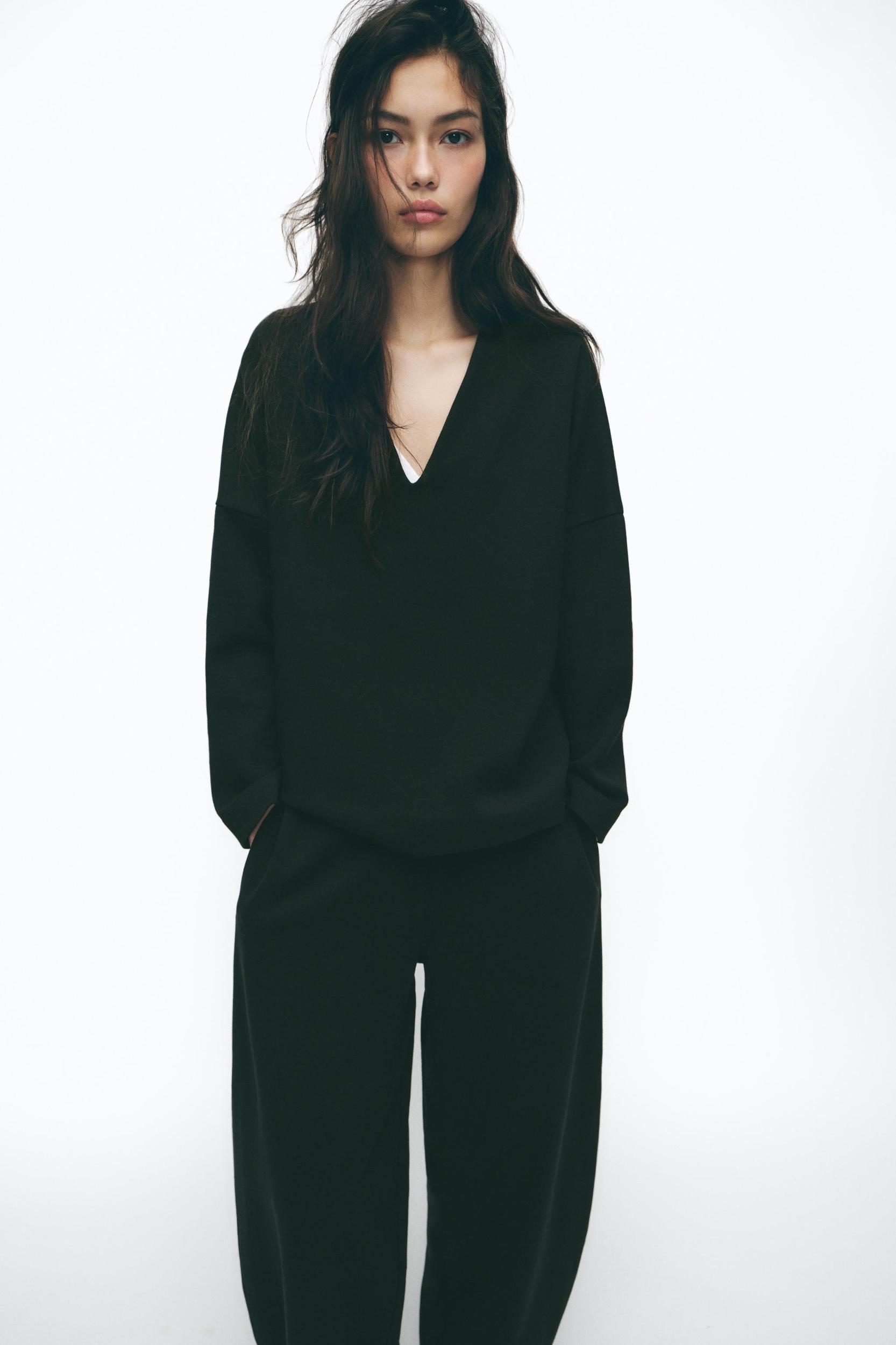 INTERLOCK V-NECK TOP Product Image