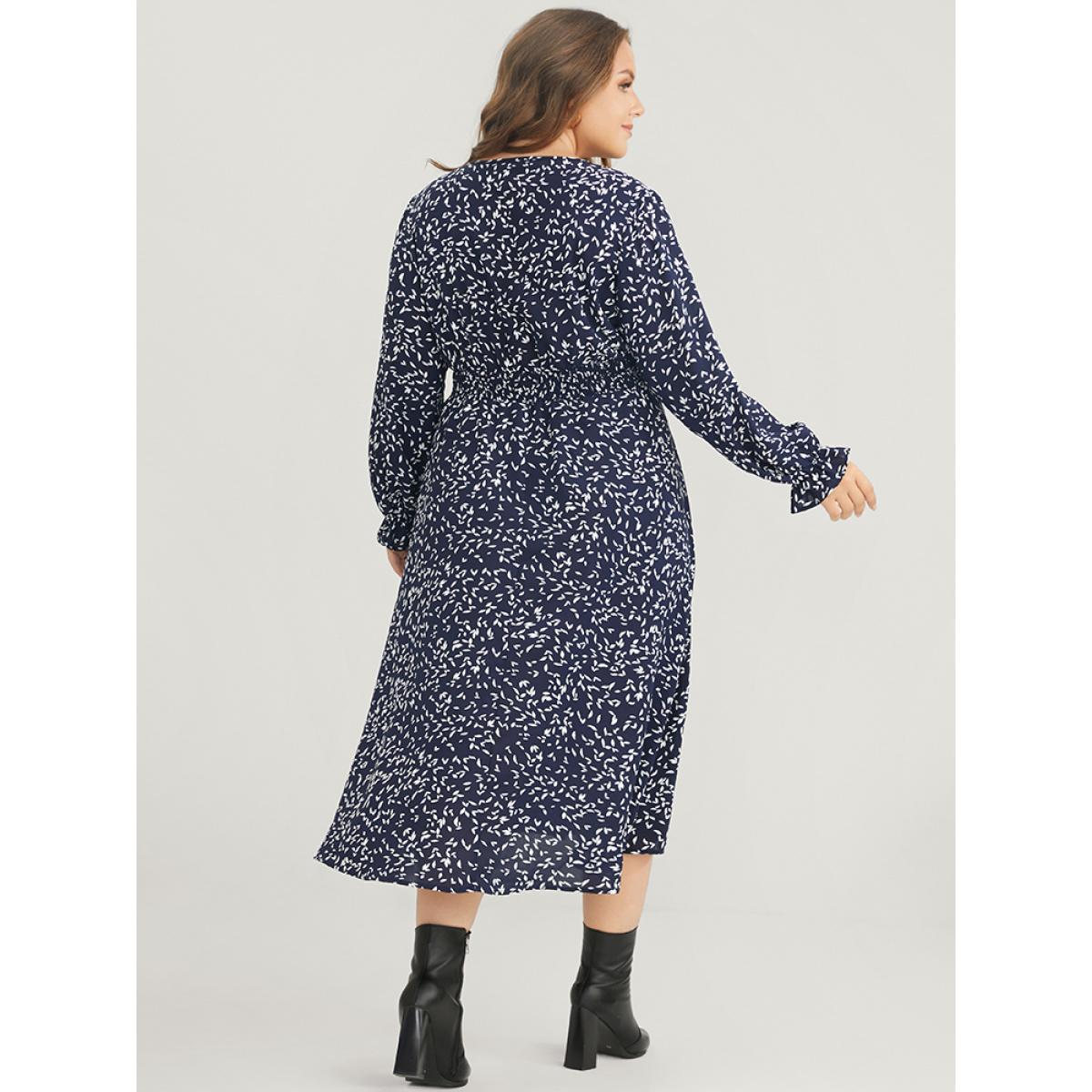 Plus Size Plant Print Pocket Lantern Sleeve Wrap Shirred Dress Indigo Women Elegant Shirred V-neck Long Sleeve Curvy Midi Dress BloomChic 26/4X Product Image