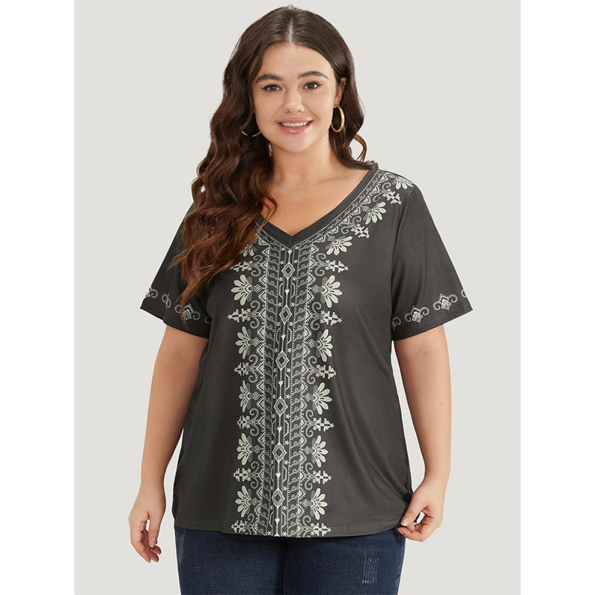 Plus Size Bandana Print V Neck Short Sleeve T-shirt Gray Women Casual Printed Bohemian Print V-neck Dailywear T-shirts BloomChic 30/6X Product Image