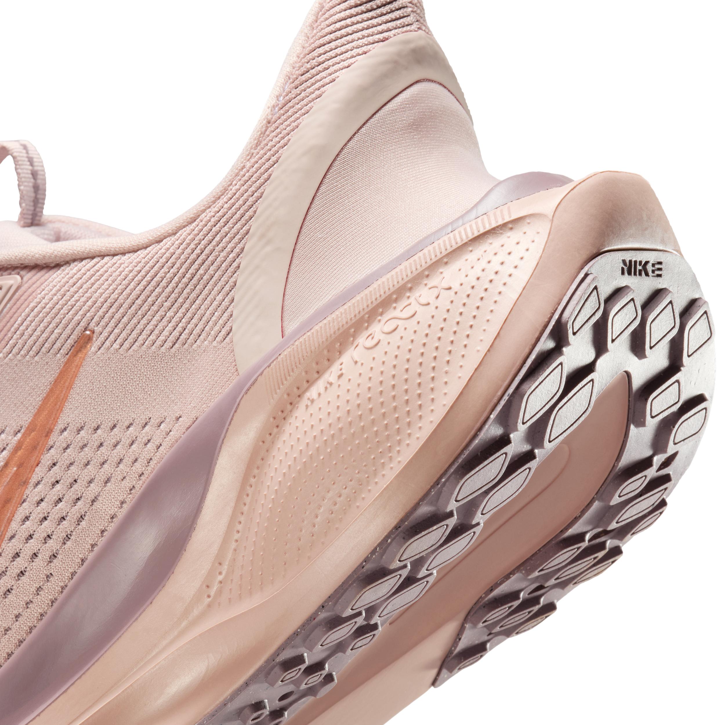 Nike Women's Pegasus EasyOn Road Running Shoes Product Image