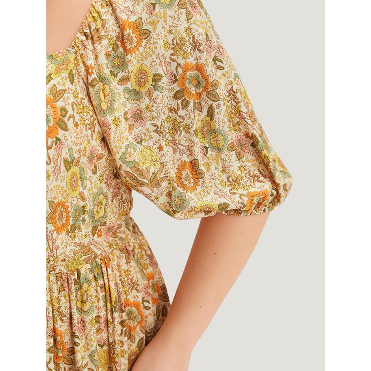 Plus Size Floral Print Pocket Square Neck Elastic Cuffs Dress Apricot Women Vacation Elastic cuffs Square Neck Short sleeve Curvy Midi Dress BloomChic 18-20/2X Product Image