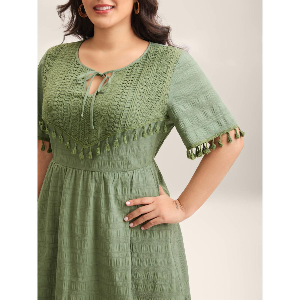 Plus Size Lace Neck-Tie Pockets Tiered Midi Dress Greenbean Women Resort Woven ribbon&lace trim Round Neck Short sleeve Curvy BloomChic 14-16/1X Product Image