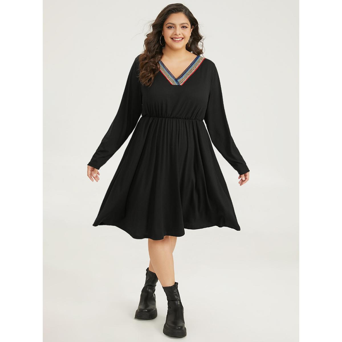 Plus Size Supersoft Essentials Contrast Webbing Pocket Dress Black Women Casual Plain V-neck Long Sleeve Curvy Midi Dress BloomChic 10/M Product Image