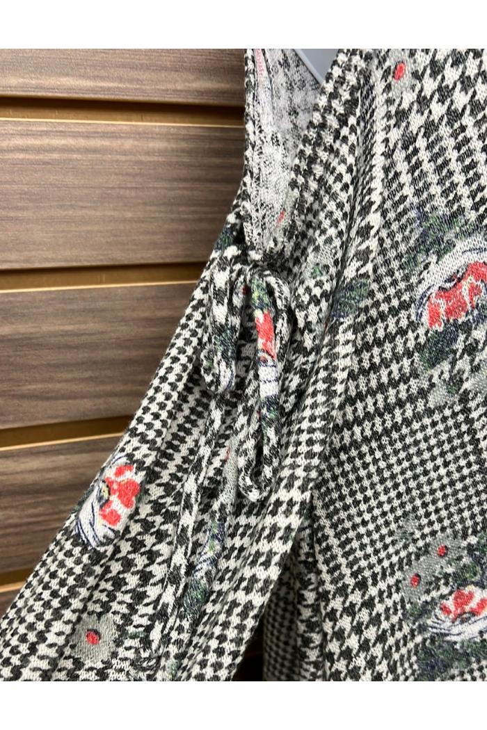 Cold shoulder floral top Product Image