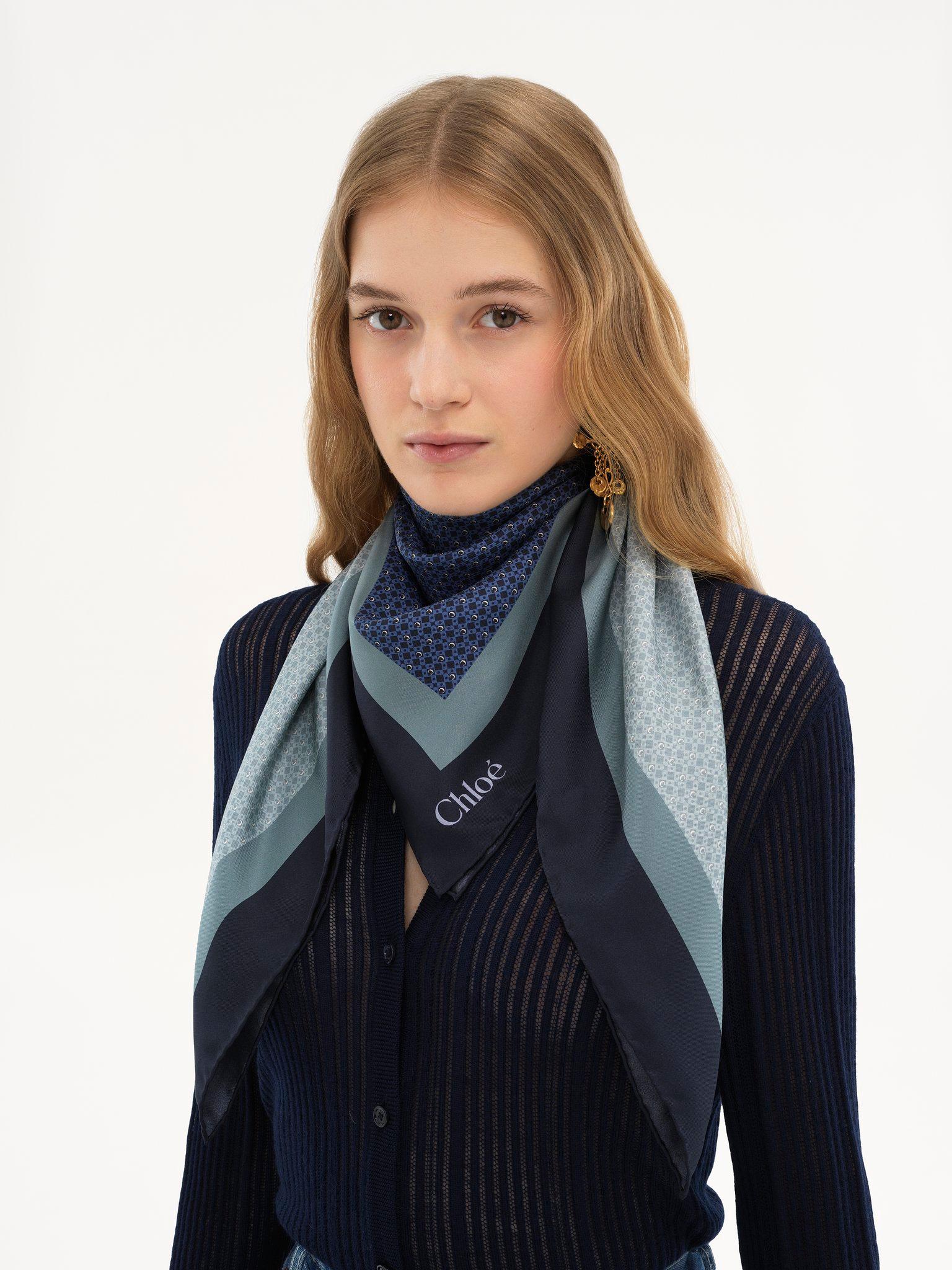The Chloé Mini Tie-Print scarf in silk Product Image