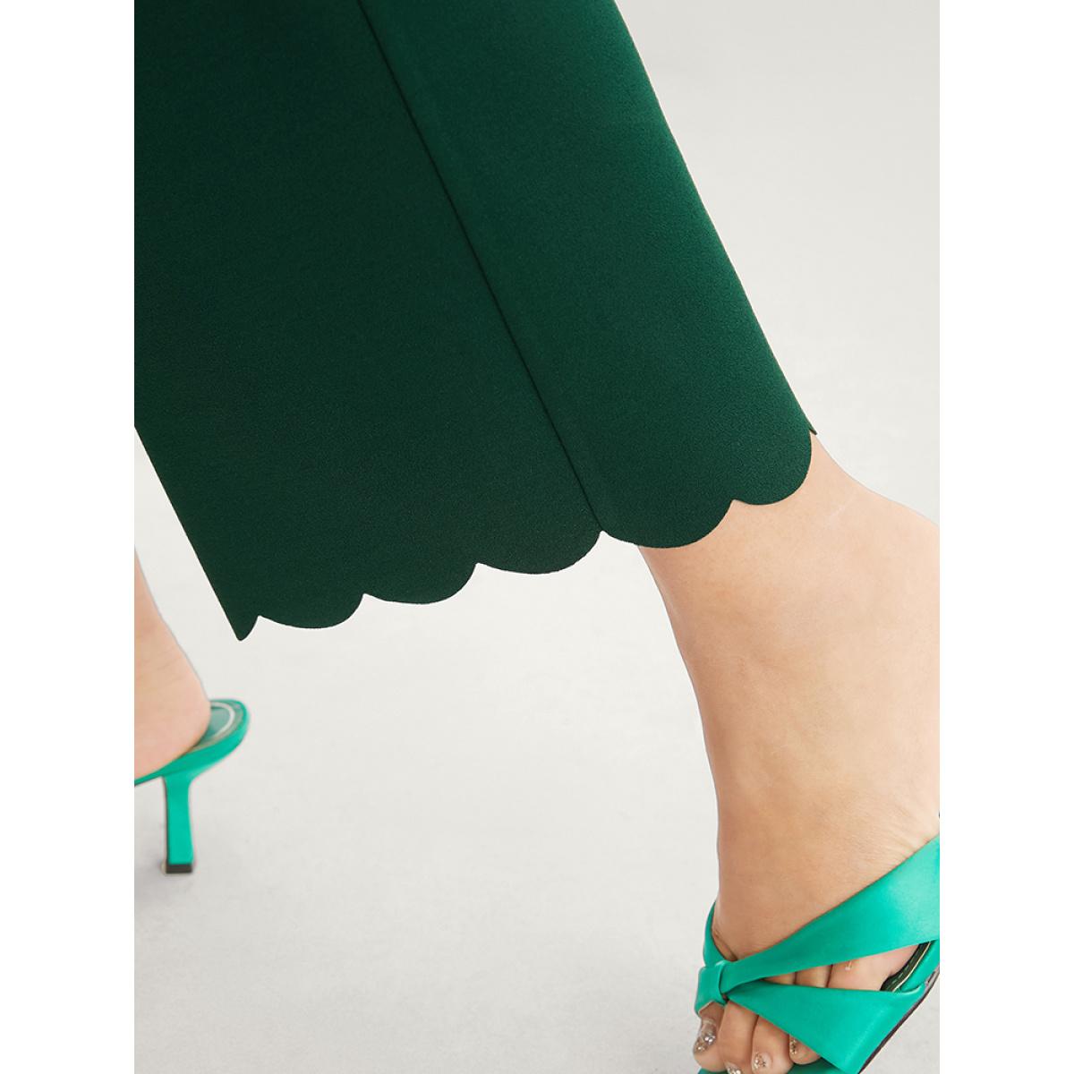 Plus Size Green Solid Sleeveless Pocket Scalloped Trim Jumpsuit Women Glamour Sleeveless Round Neck Party Loose Jumpsuits BloomChic 10/M Product Image