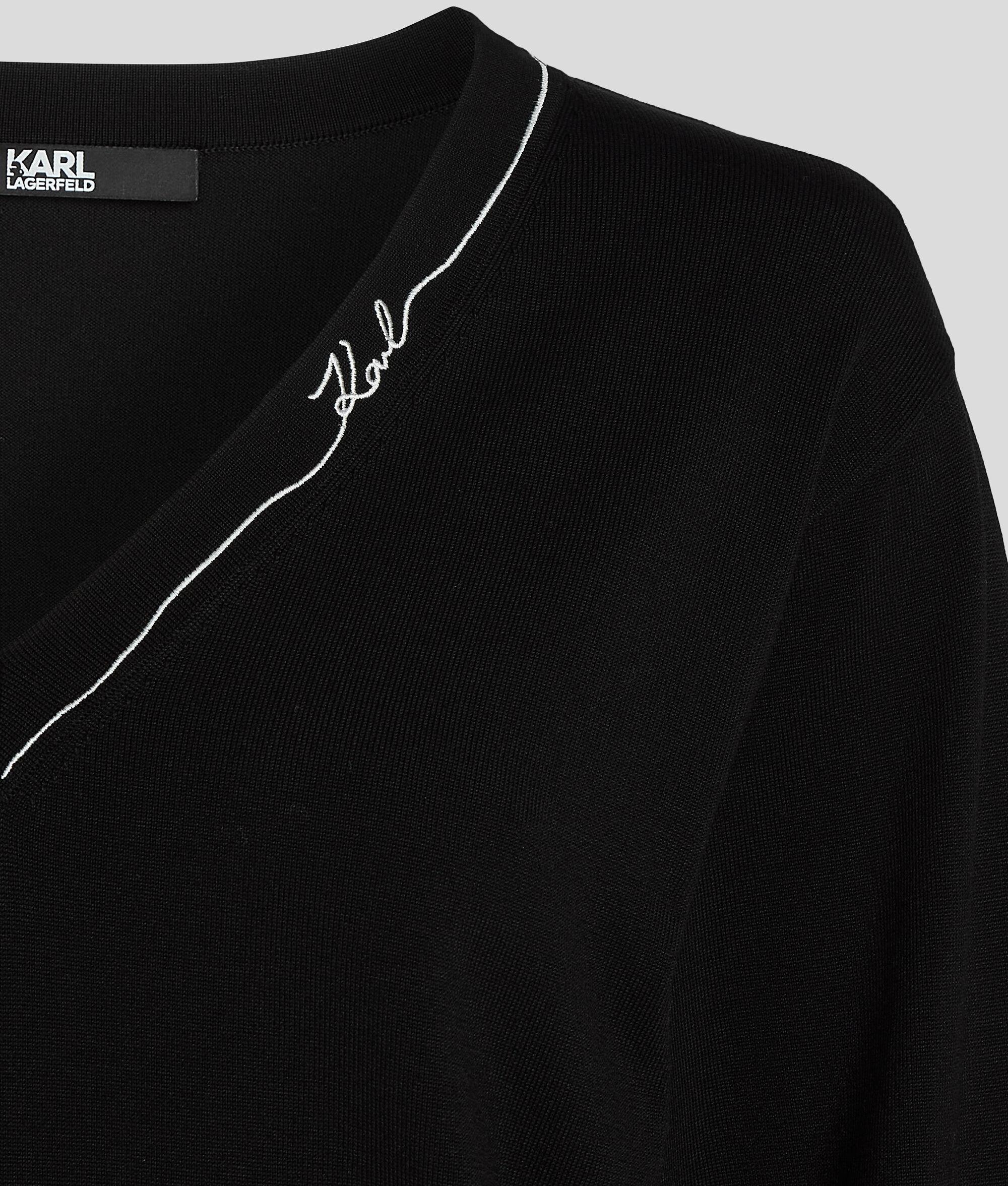 SIGNATURE V-NECK SWEATER Product Image