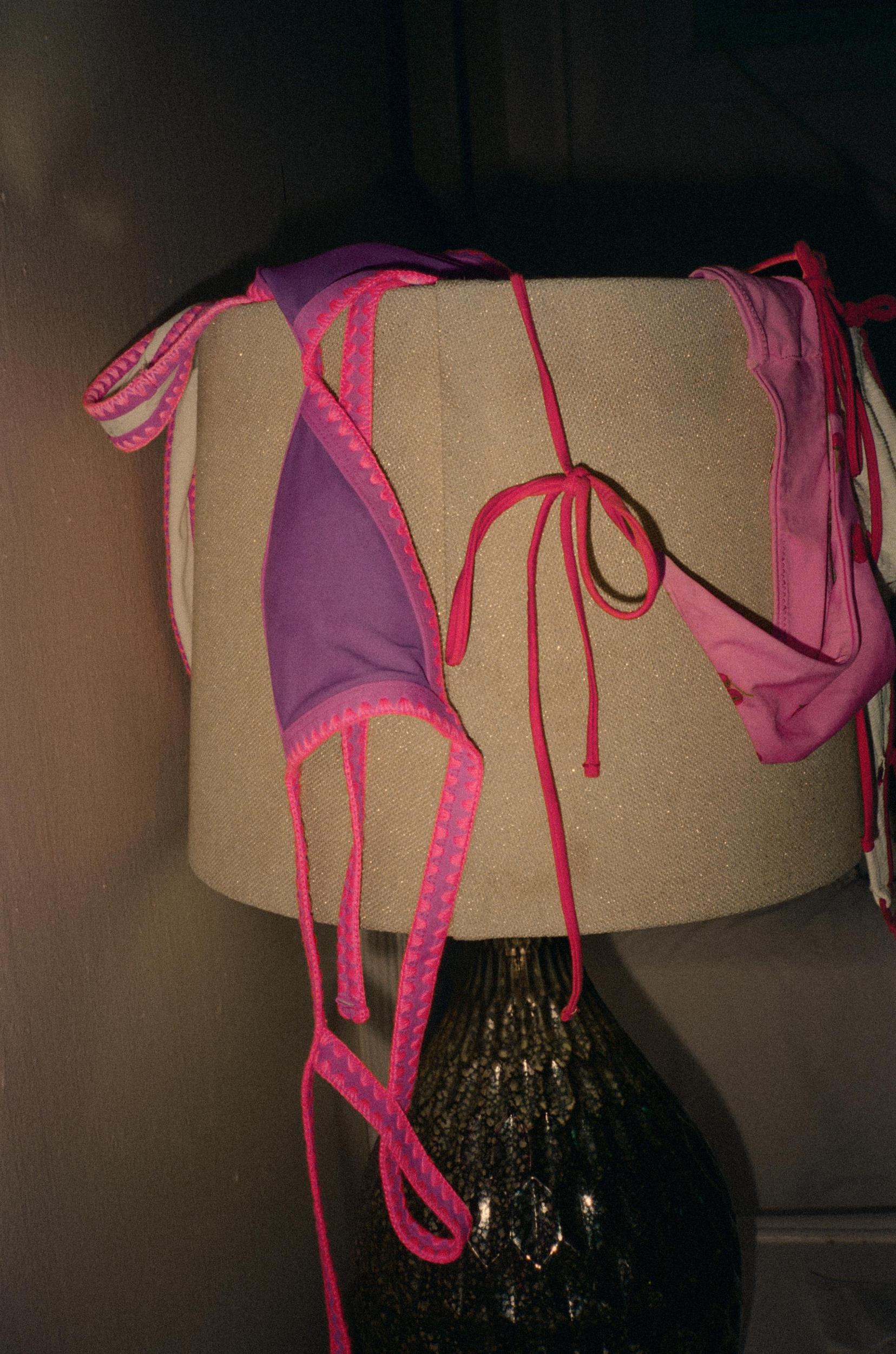 CONTRAST TRIANGLE BIKINI TOP Product Image