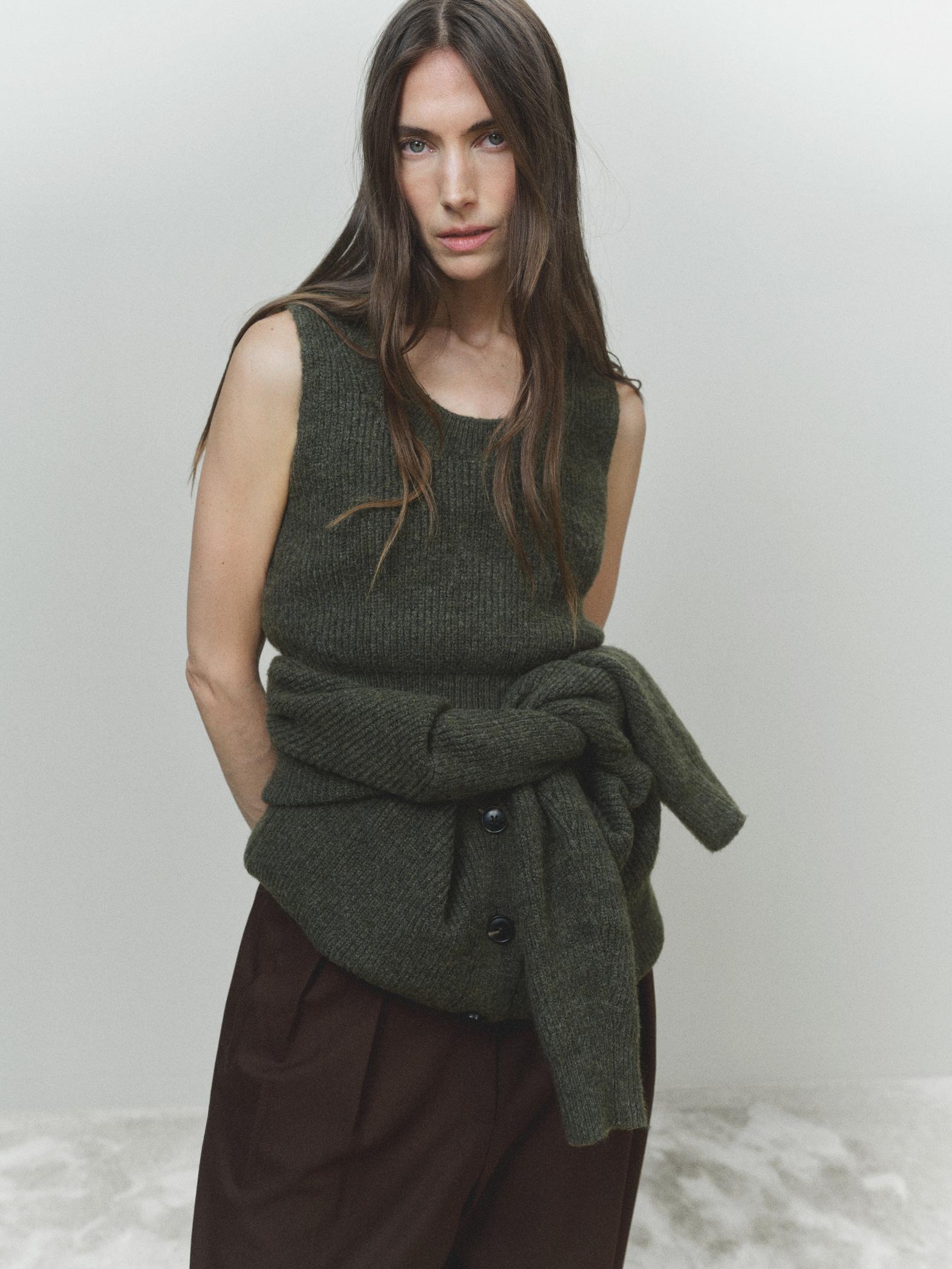 Knitted cropped top - Women | MANGO USA Product Image