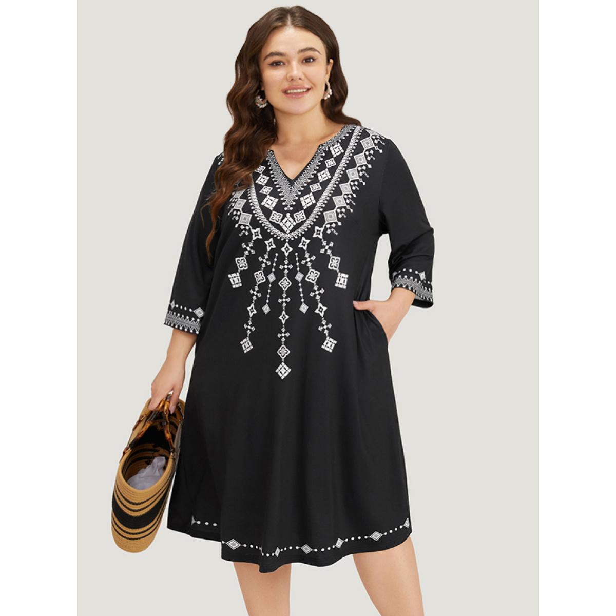 Plus Size Bandana Print V Neck Pocket Midi Dress Black Women Vacation Plain V-neck Elbow-length sleeve Curvy Midi Dress BloomChic 18-20/2X Product Image