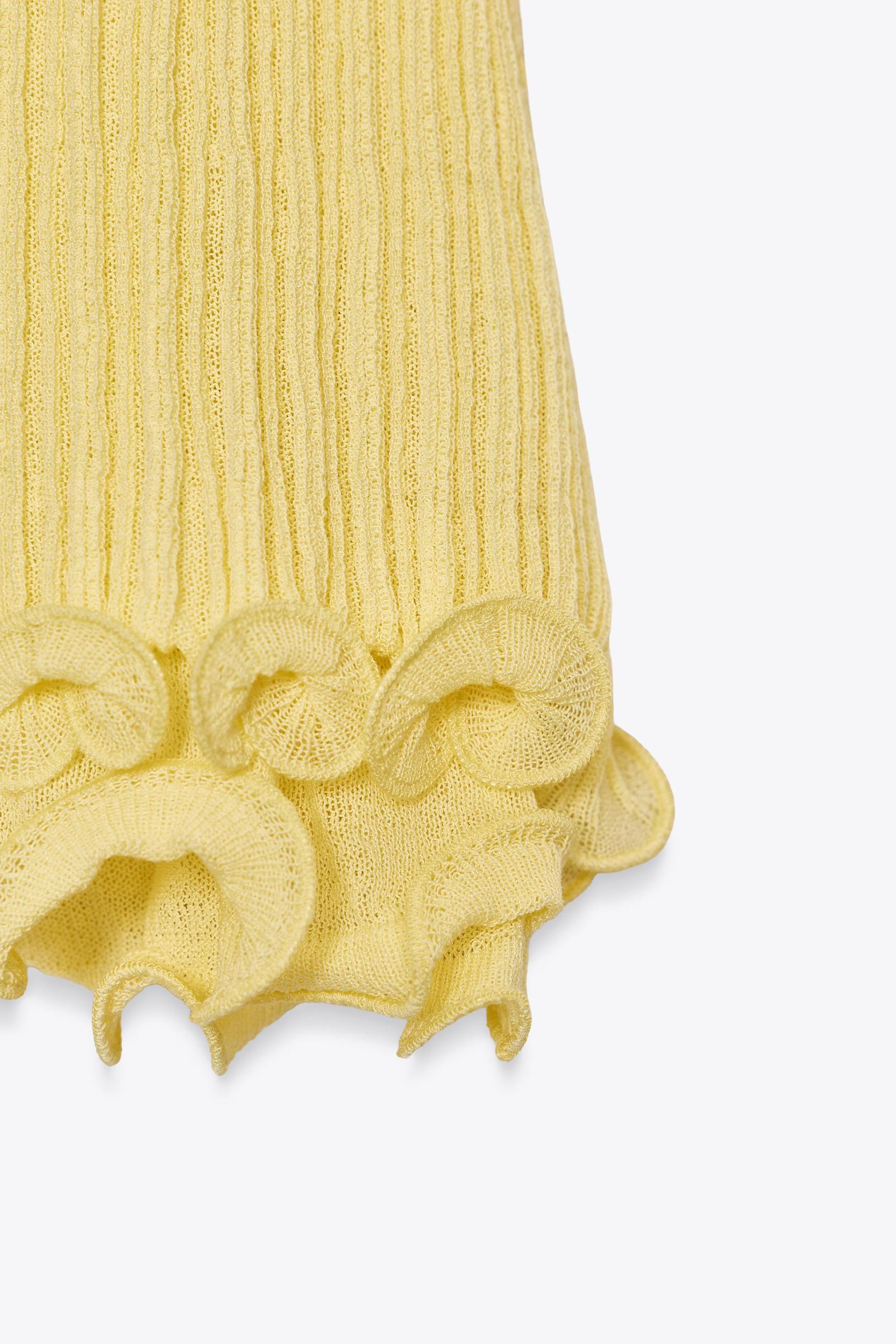 WAVY HEM KNIT TOP Product Image