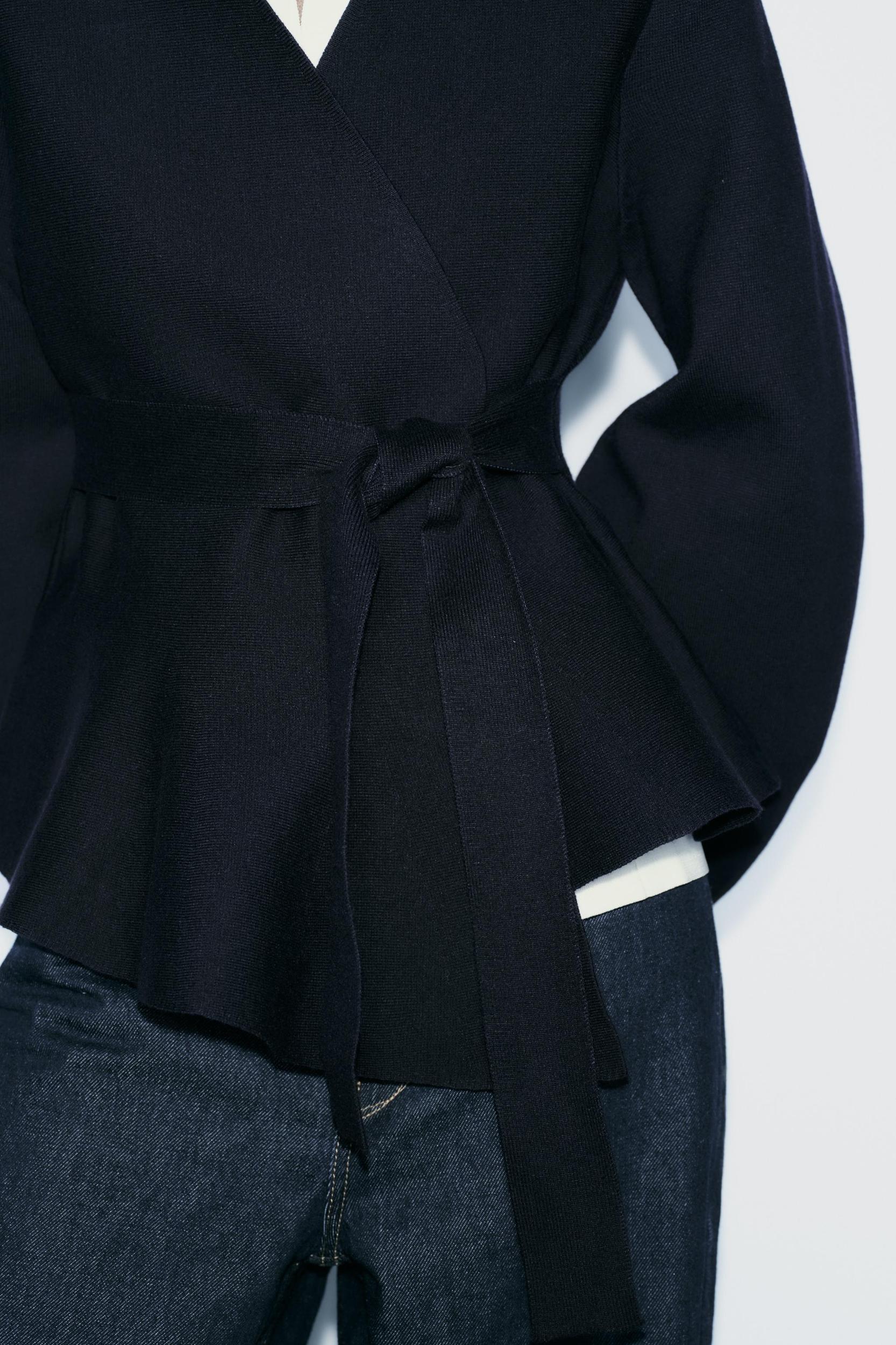 BELTED SHOULDER PAD KNIT BLAZER Product Image