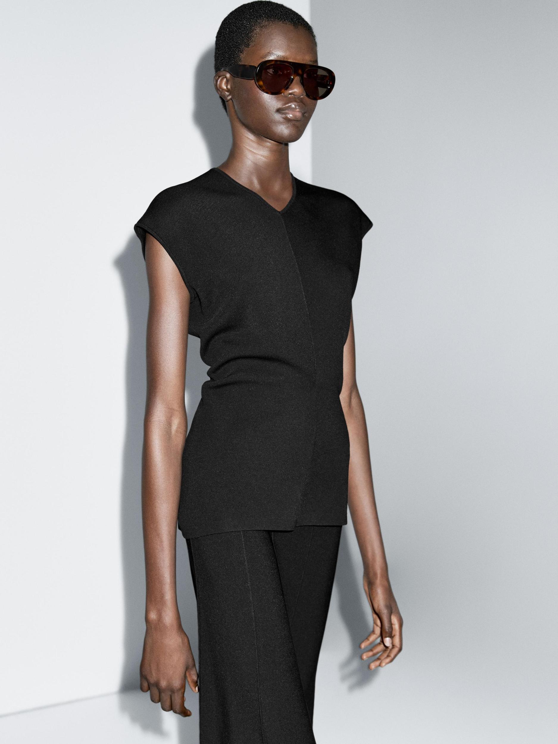 V-neck knit top Product Image