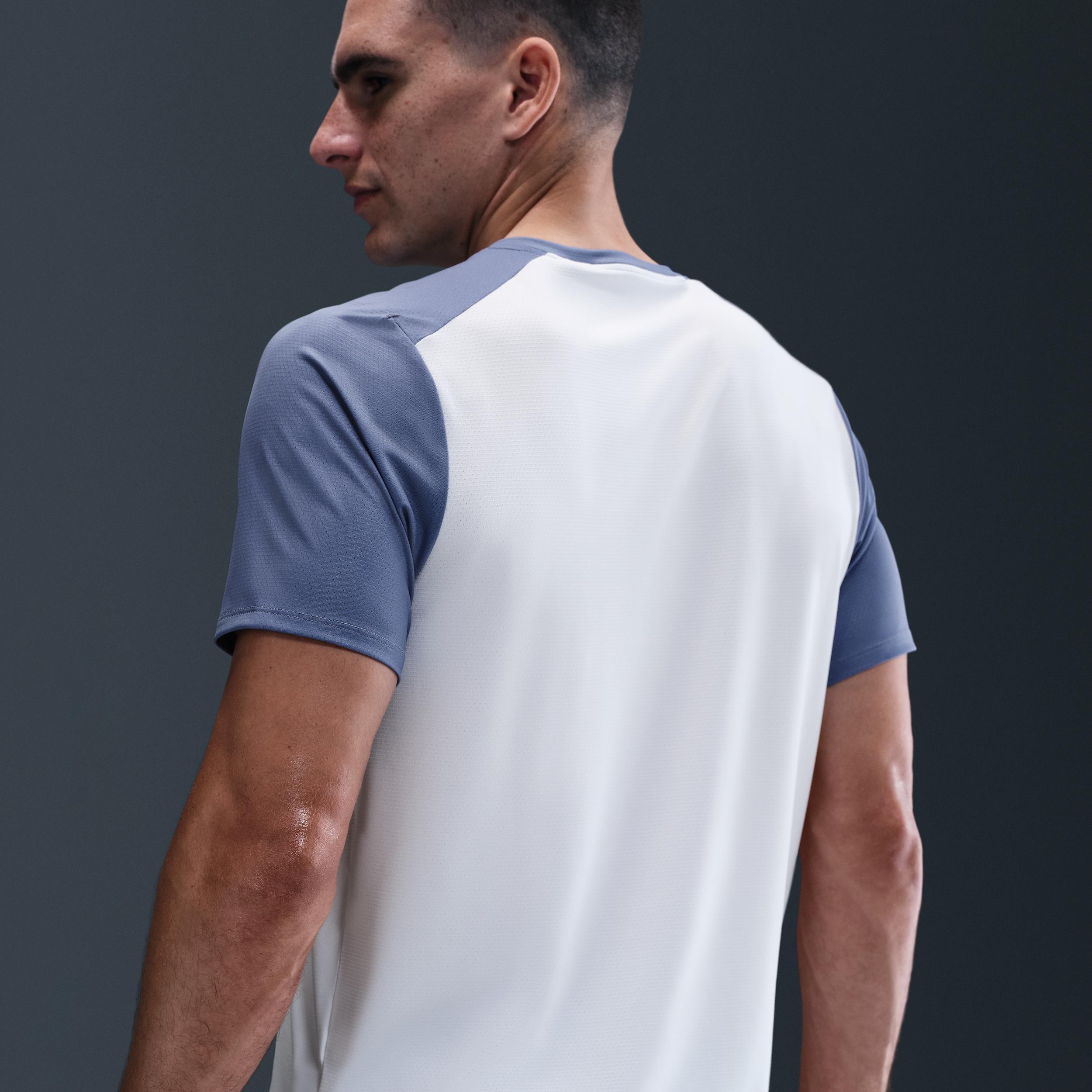 NikeCourt Advantage Men's Tennis Top Product Image