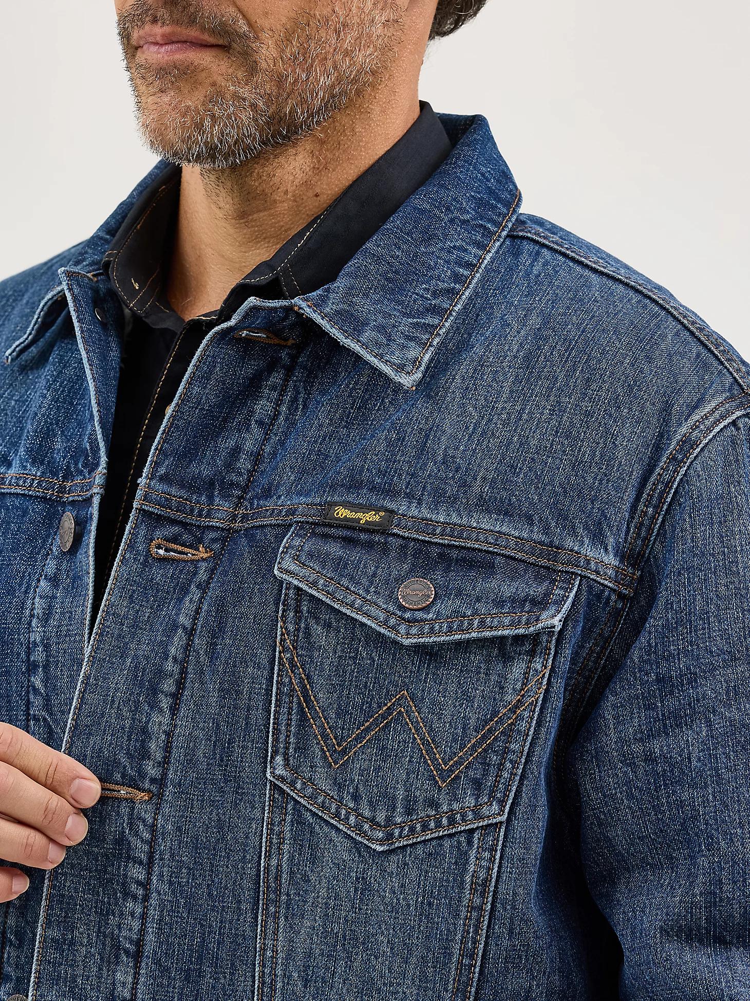 Men's Wrangler Retro® Sherpa Lined Western Denim Jacket in Blue Shadow Product Image