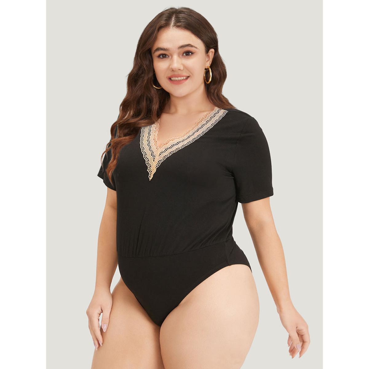 Plus Size Contrast Lace Patchwork V Neck Bodysuit Women Black Plain Lace Bodysuits BloomChic 26/4X Product Image