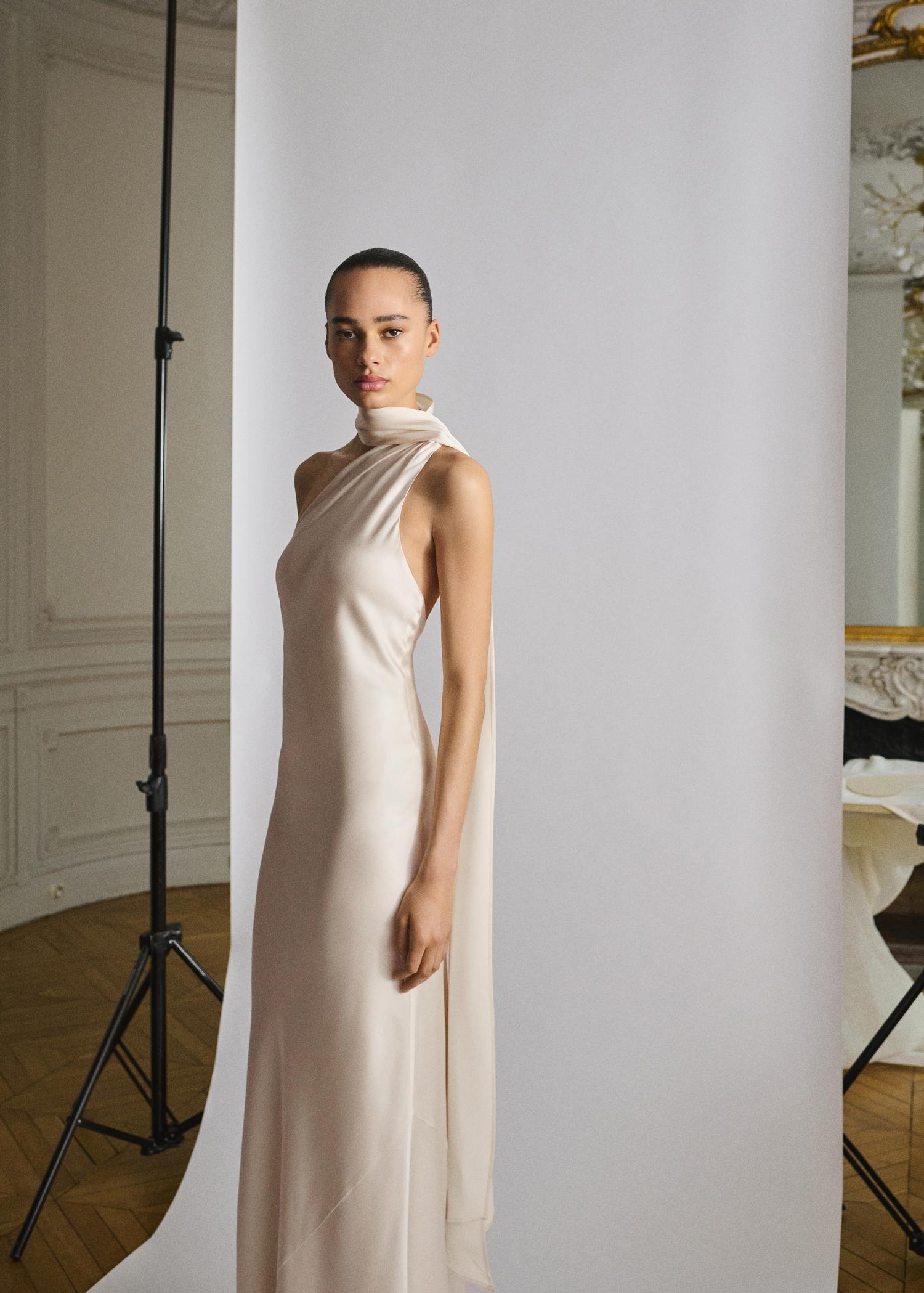 Asymmetrical bow-neck dress - Women | MANGO USA Product Image