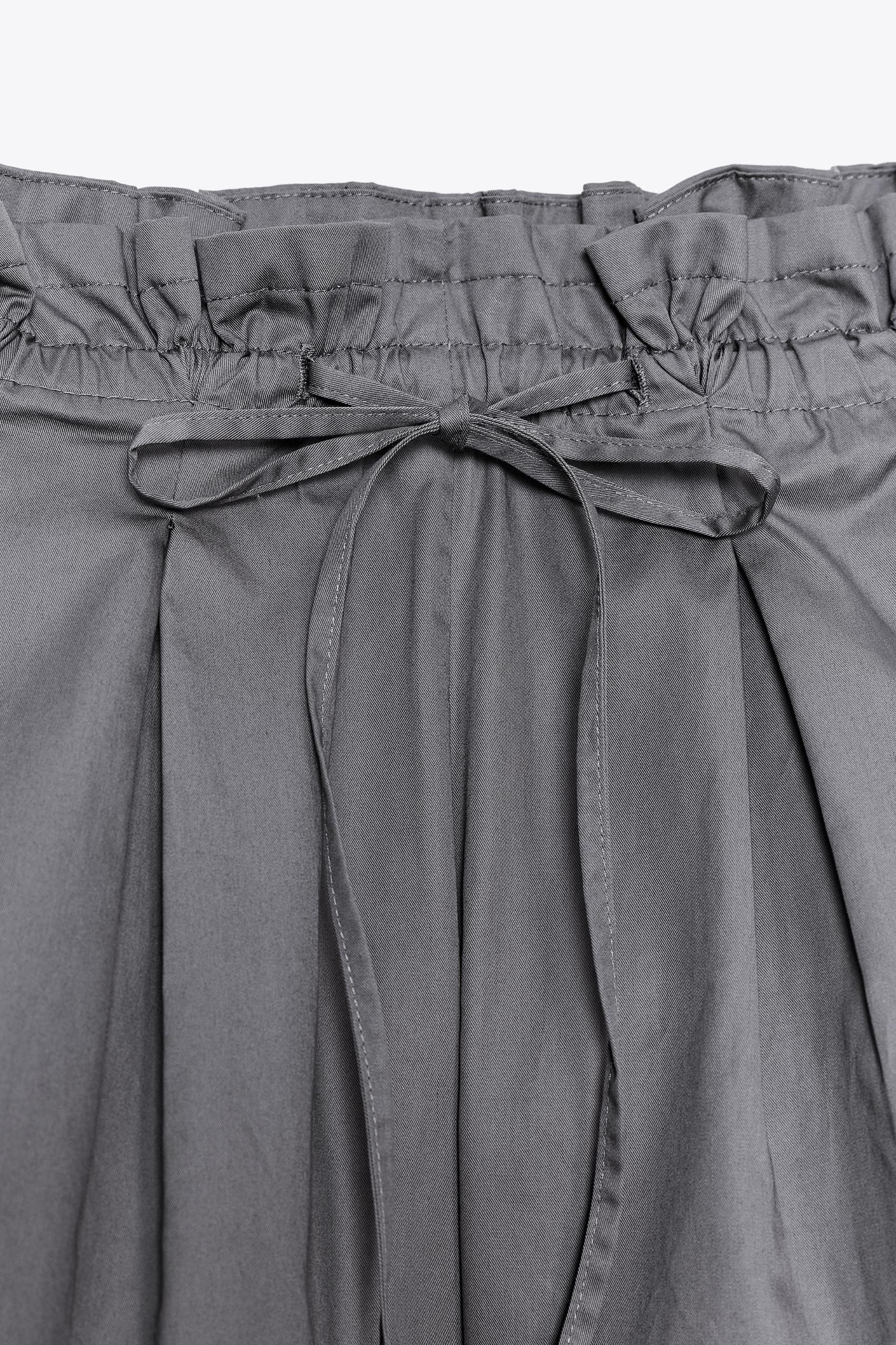 PIPING DETAIL VOLUME SHORTS Product Image