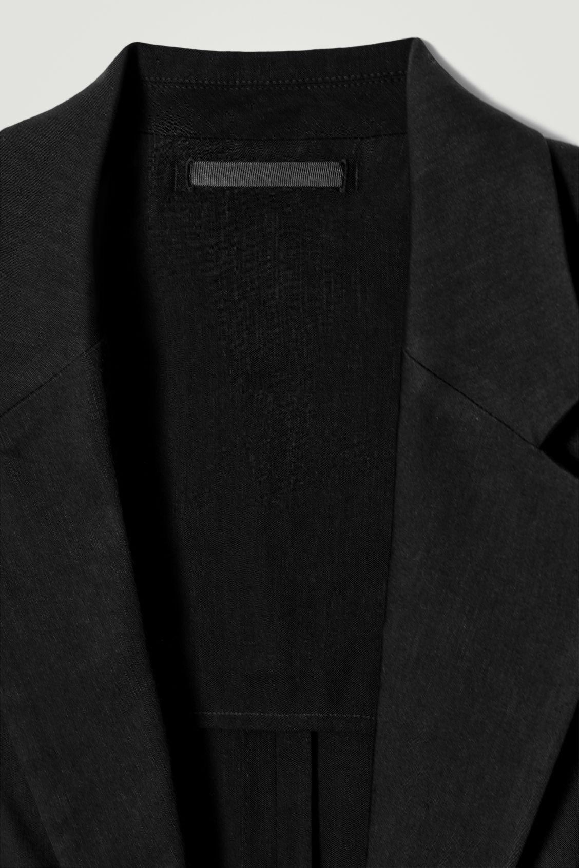 SLEEVELESS LINEN-BLEND BLAZER Product Image