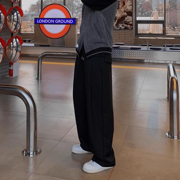 RT No. 11520 BLACK FOLDED PLEATED STRAIGHT PANTS Product Image