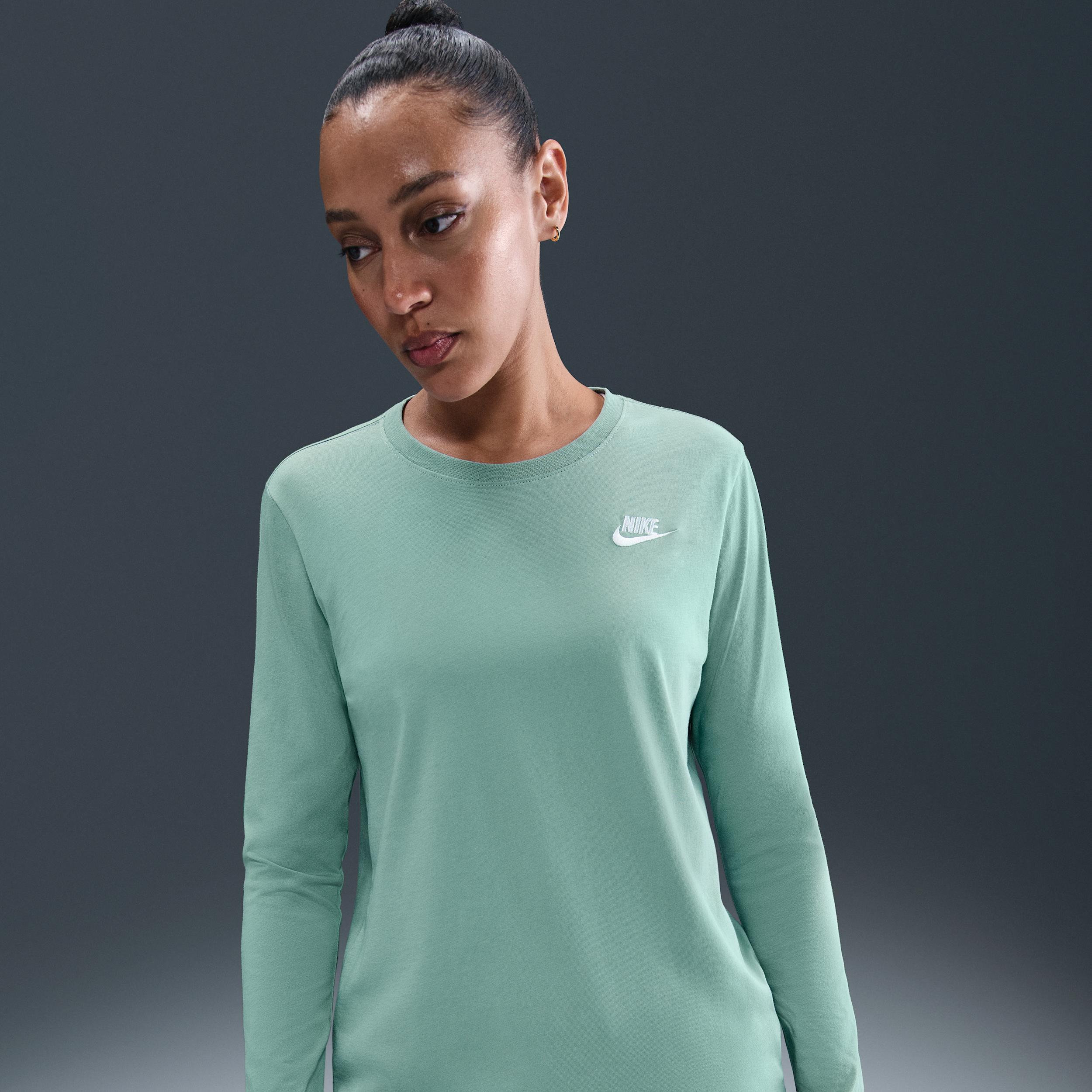 Nike Sportswear Club Women's Long-Sleeve T-Shirt Product Image