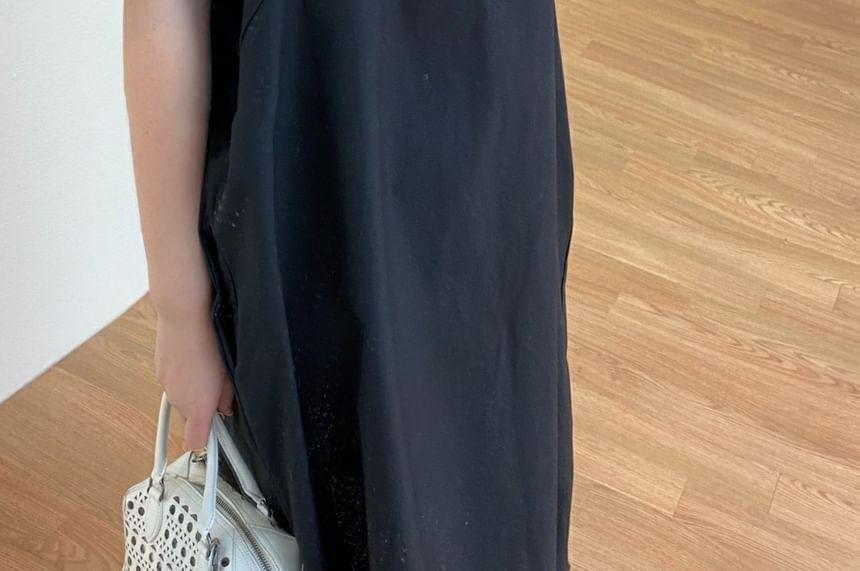 Puff-Sleeve Plain Midi Dress Product Image