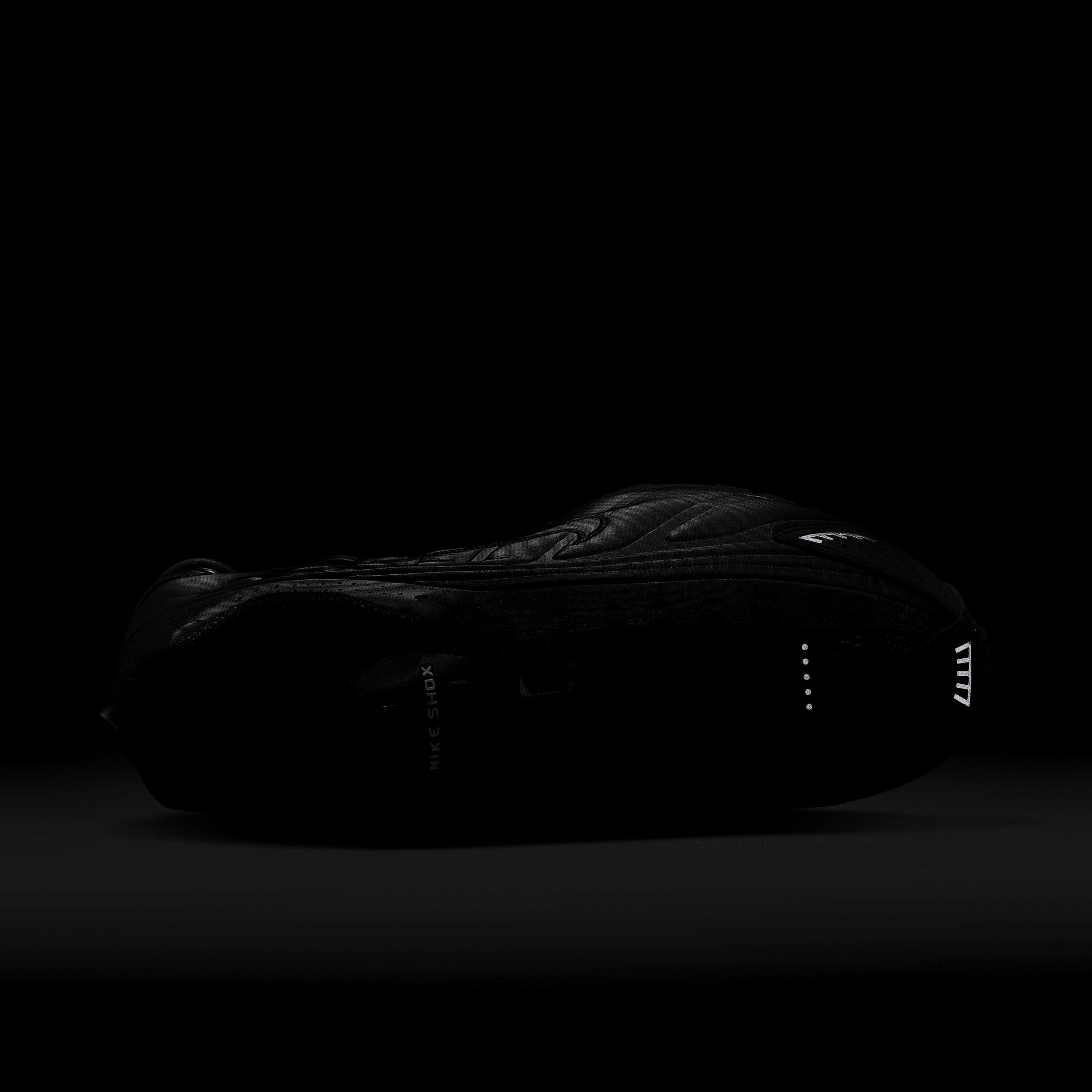 Nike Womens Shox R4 Shoes | AR3565-004 Product Image