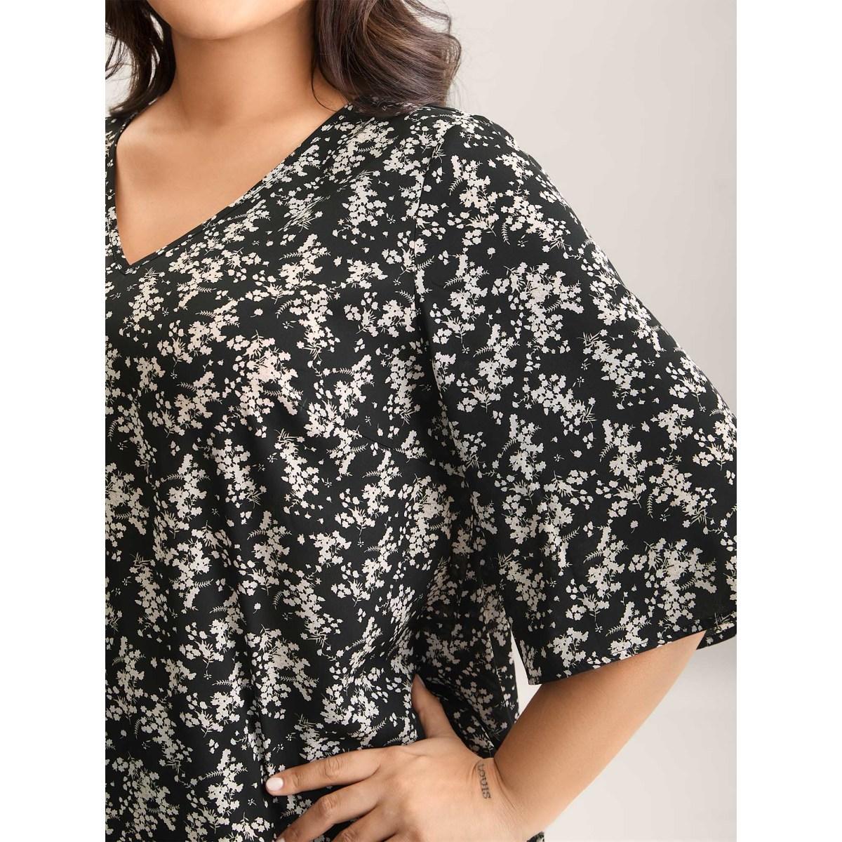 Plus Size Black Floral Print Curvy Hem V-Neck Shirt Women Resort Elbow-length sleeve V-neck Vacation Blouses BloomChic 26/4X Product Image