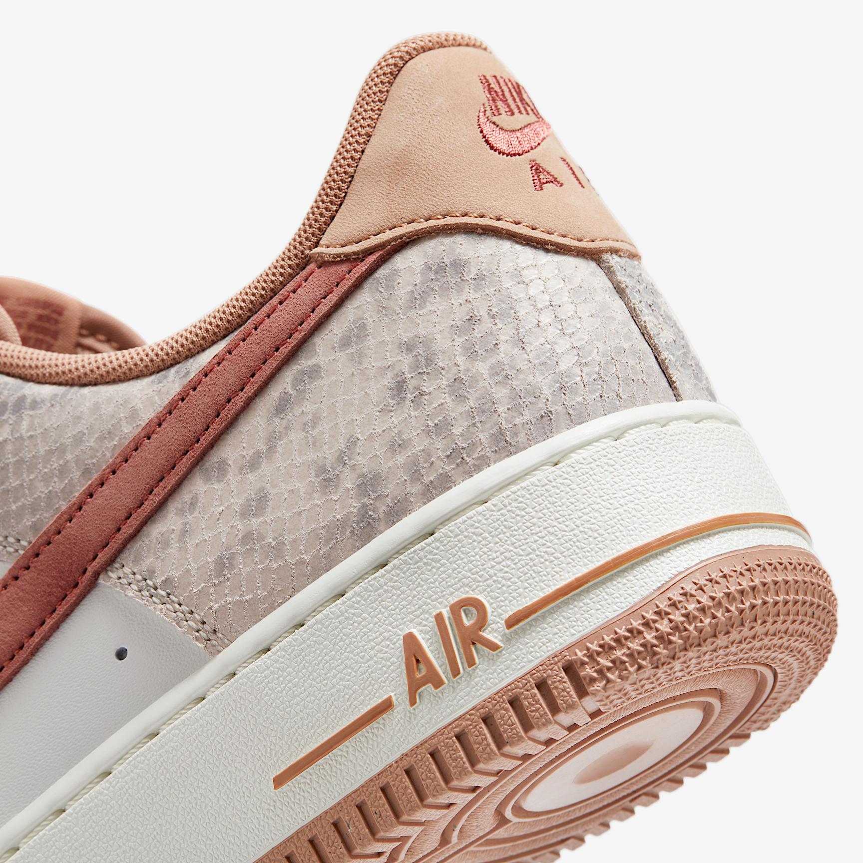 Nike Men's Air Force 1 '07 LV8 Shoes Product Image