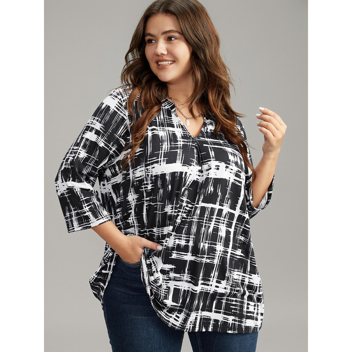 Plus Size Contrast Colorblock Notched Plicated T-shirt Black Women Elegant Contrast Colorblock Notched collar Dailywear T-shirts BloomChic 14-16/1X Product Image