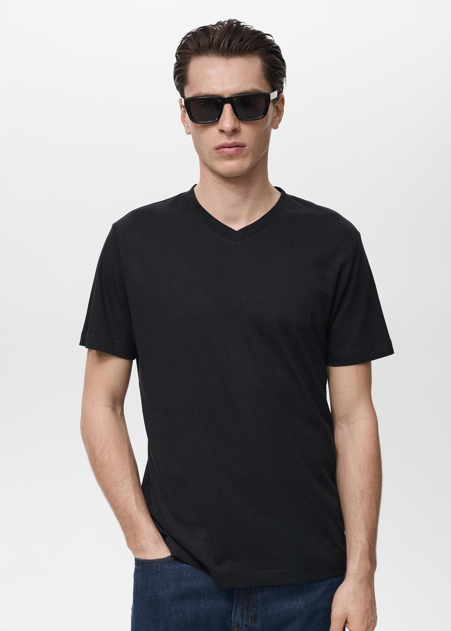V-neck T-shirt - Men | MANGO USA Product Image